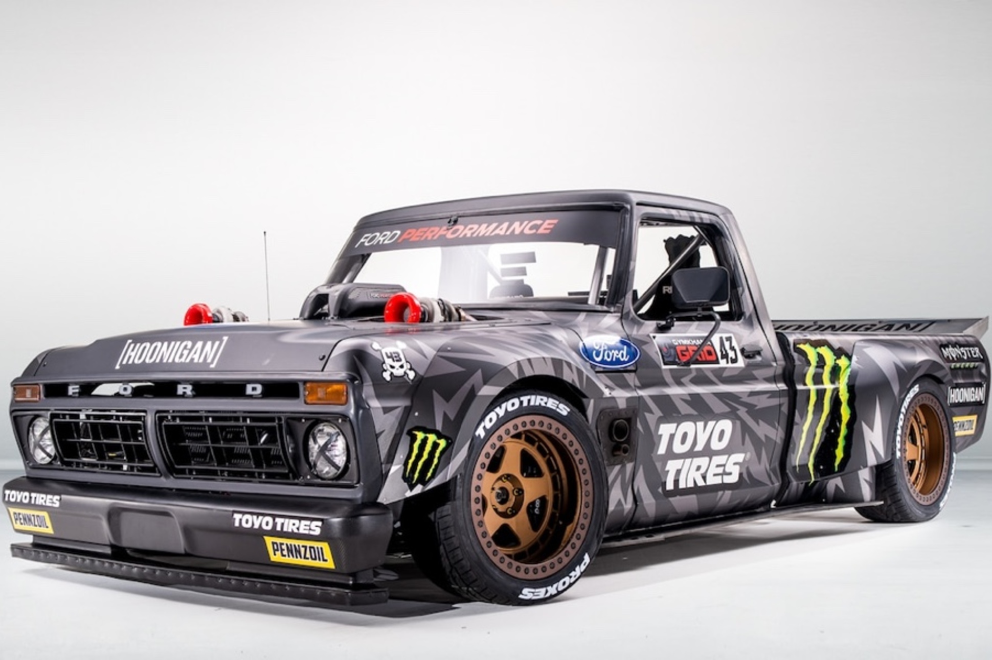 Ford Mustang Hoonicorn ред Булл дрифт