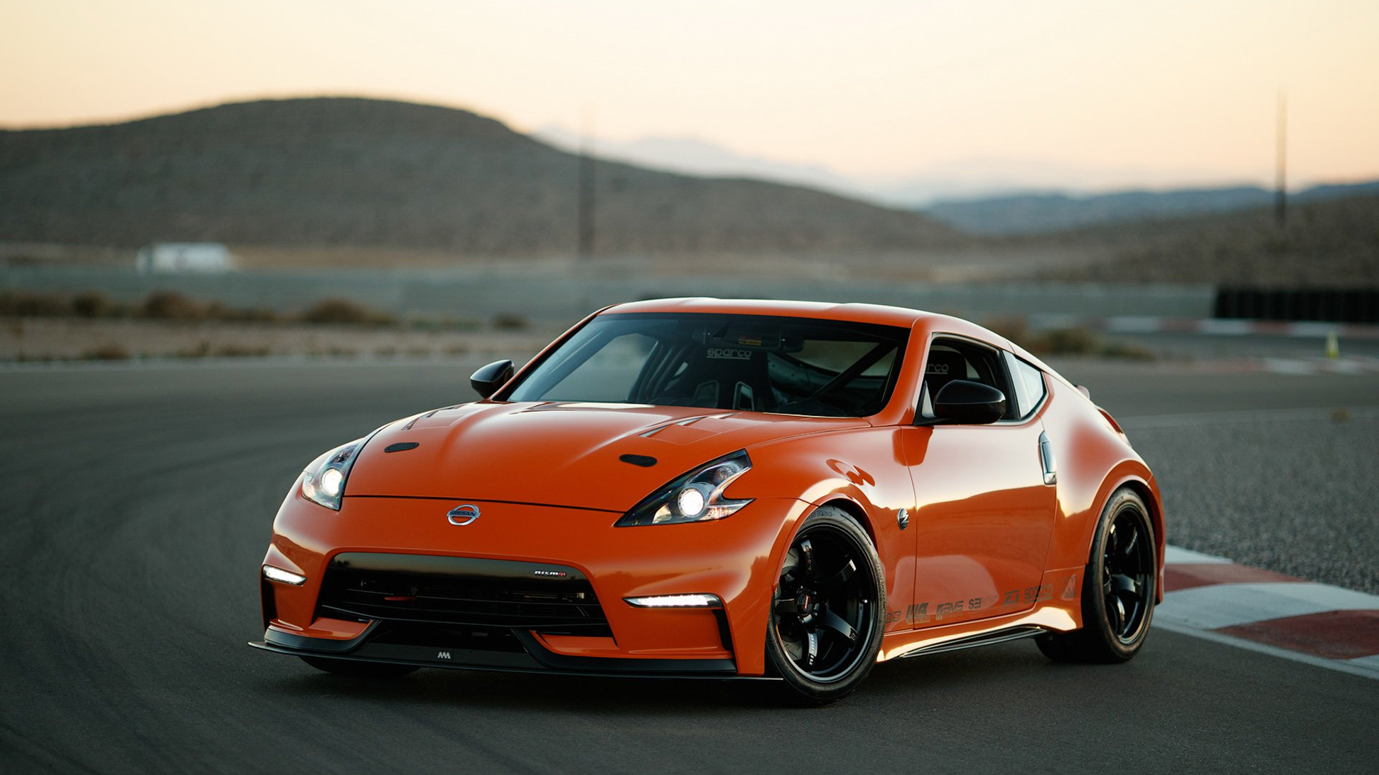 Nissan 370Z сменил атмосферник на битурбо «шестерку» с «механикой» — Motor