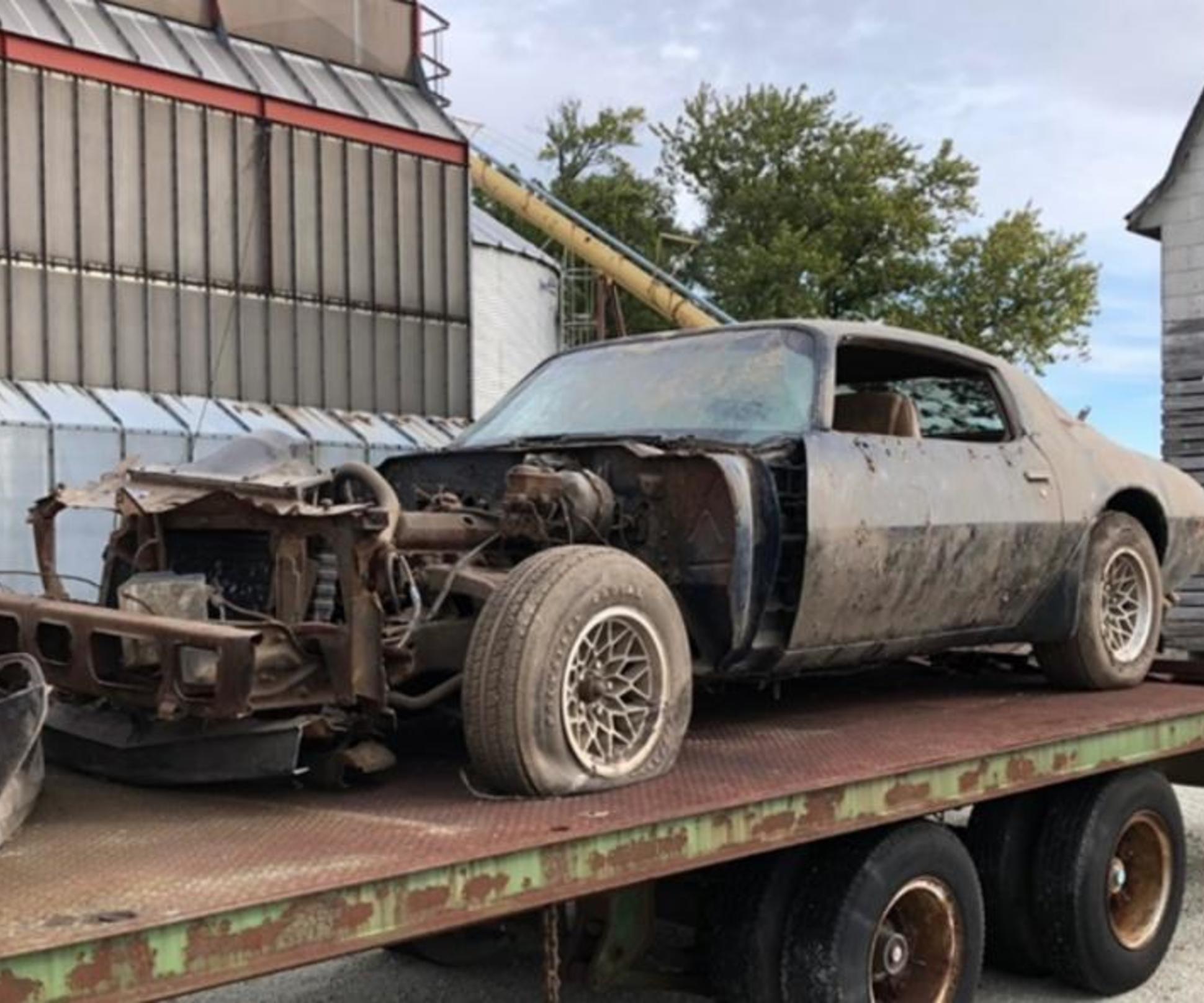 Pontiac Trans Am из фильма со Стивом Маккуином забыли в сарае на 39 лет —  Motor