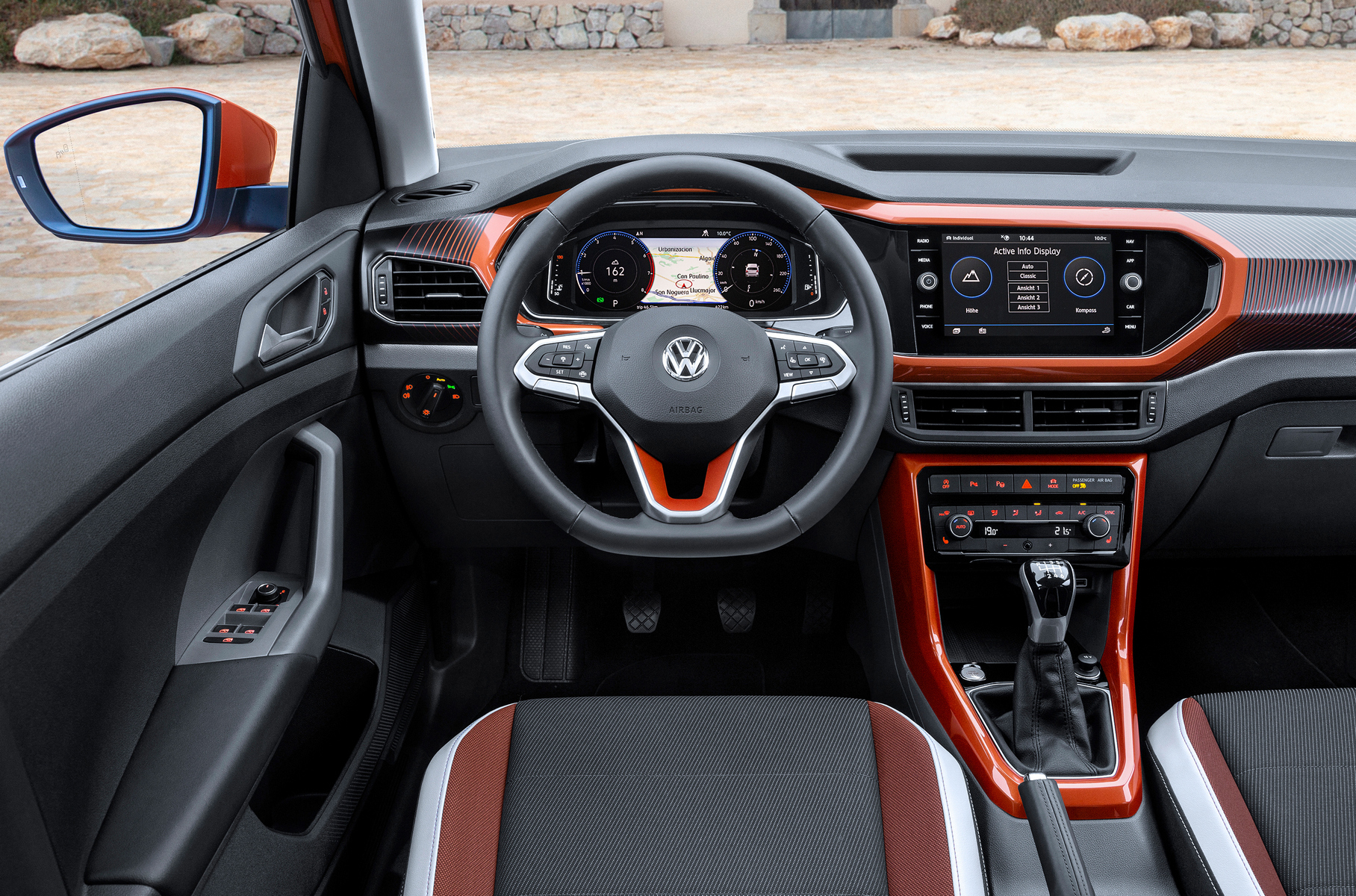 Volkswagen T-Cross характеристики цена фото и обзор
