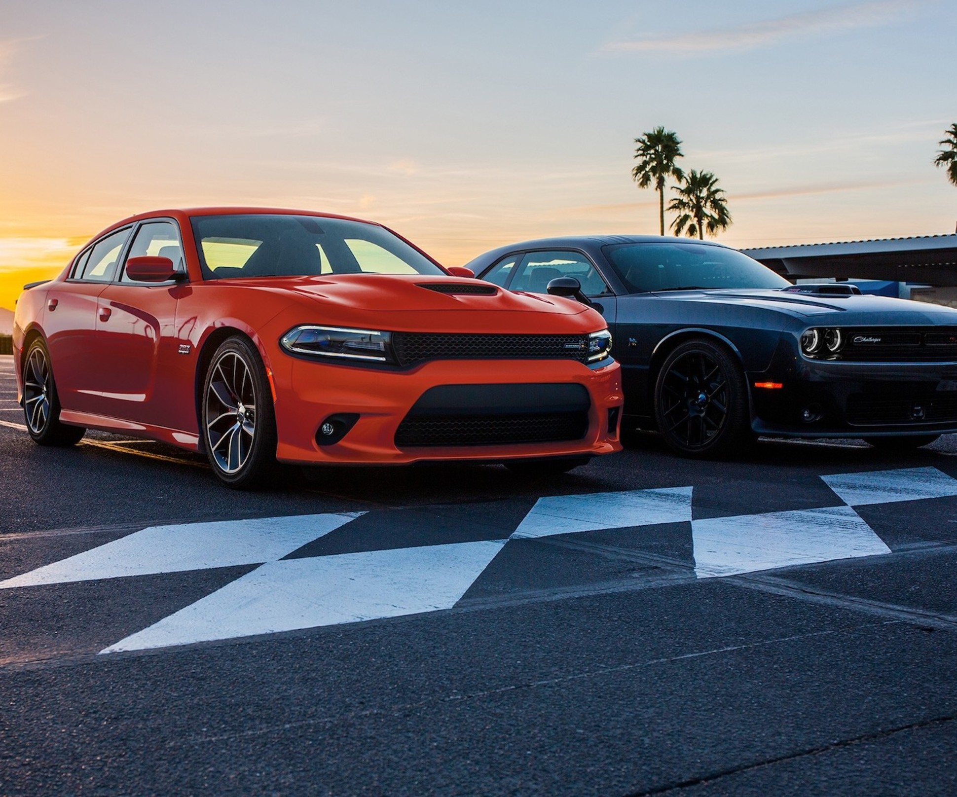 Маслкары Dodge Challenger и Charger станут гибридами — Motor