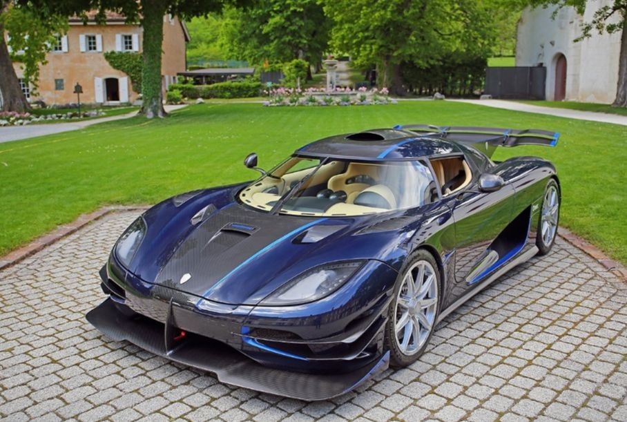 Гоночная машина koenigsegg