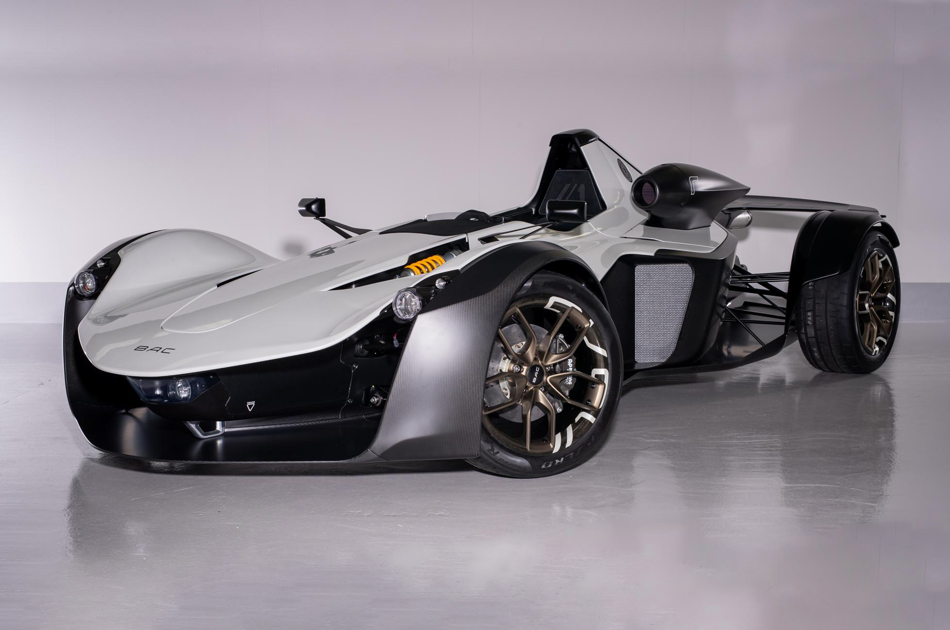 Одноместный спорткар BAC Mono стал легче и быстрее — Motor