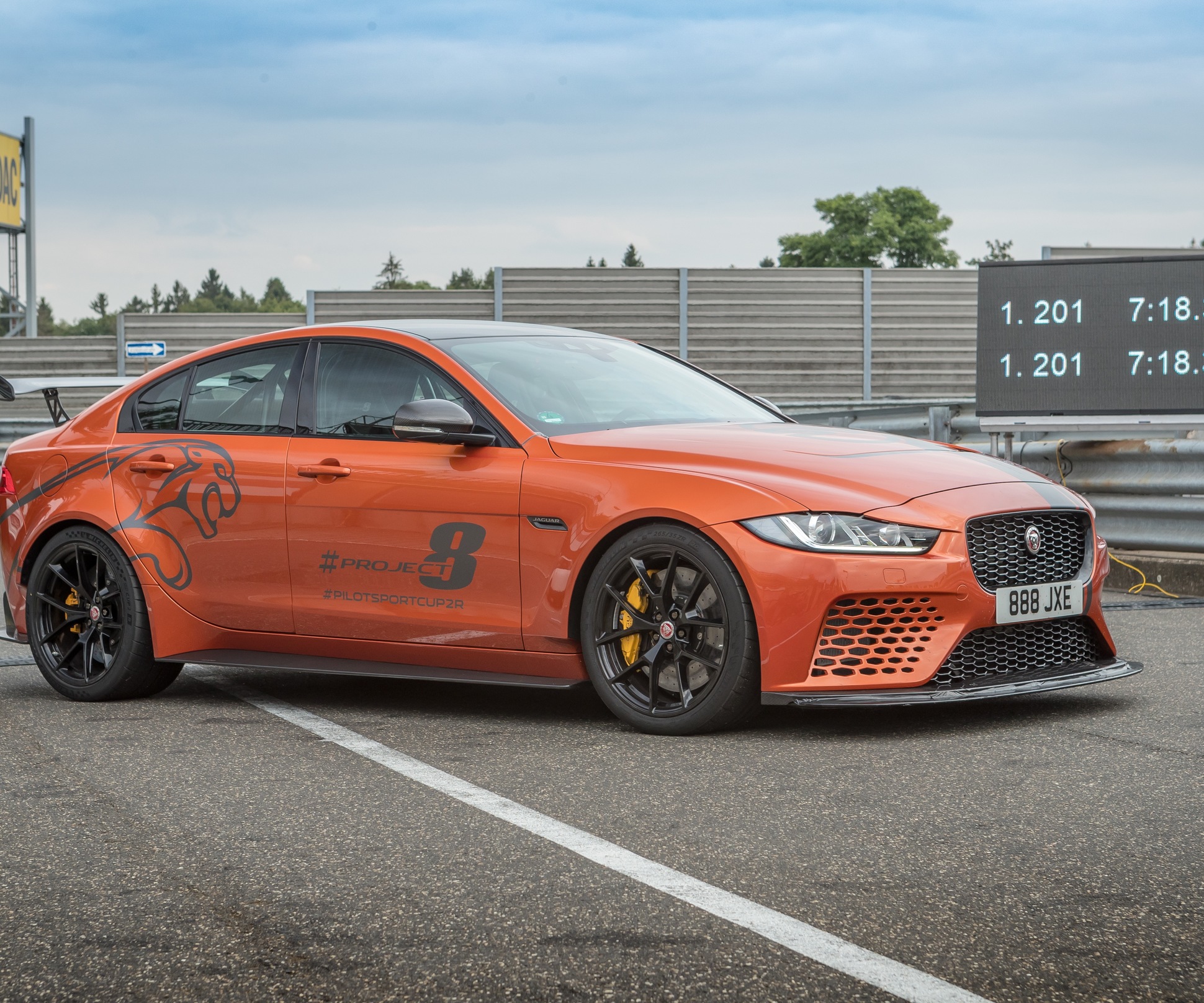 600-сильный Jaguar XE побил собственный рекорд Нюрбургринга — Motor