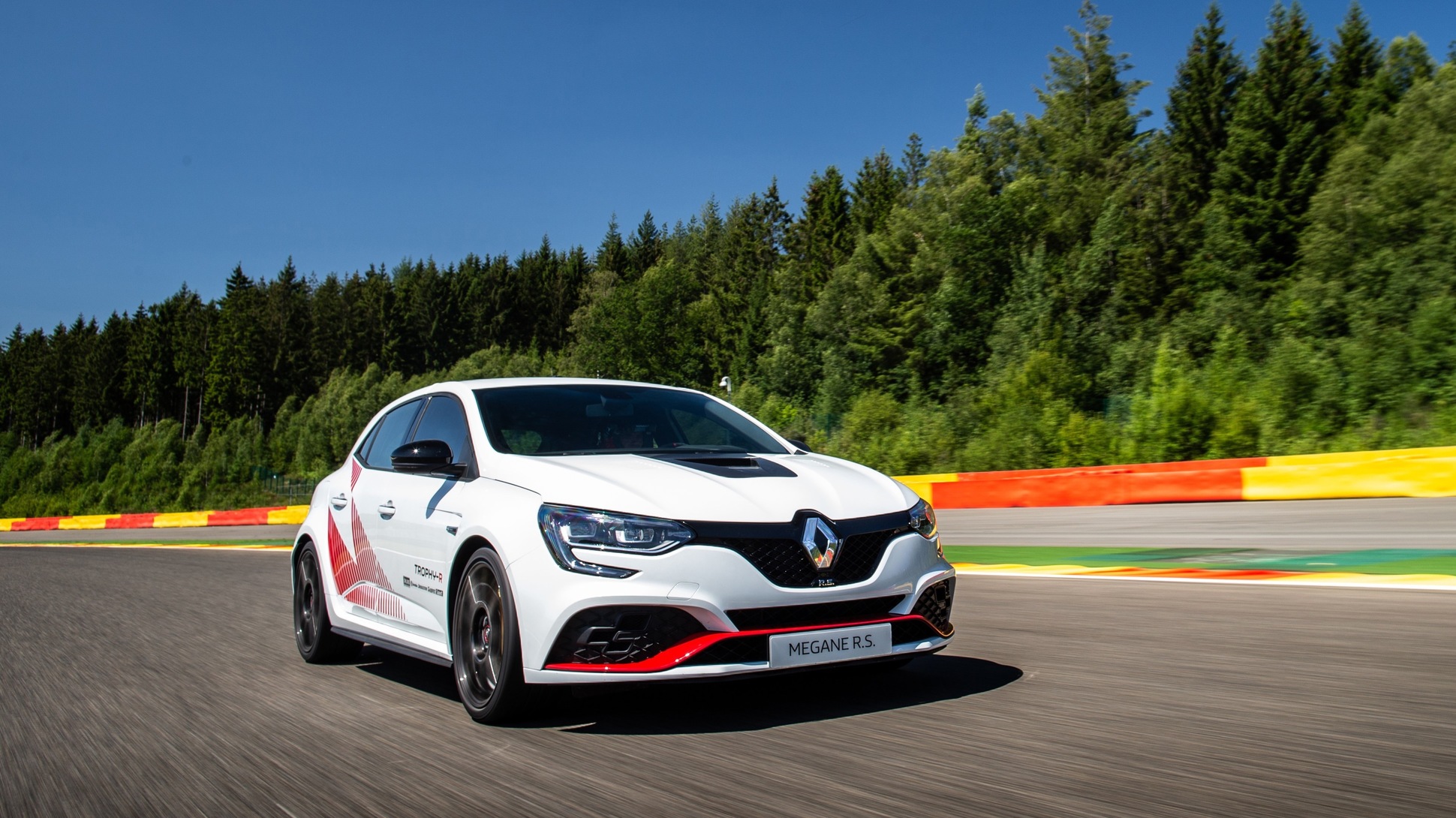 Самый быстрый Renault побил второй рекорд Honda Civic Type R — Motor