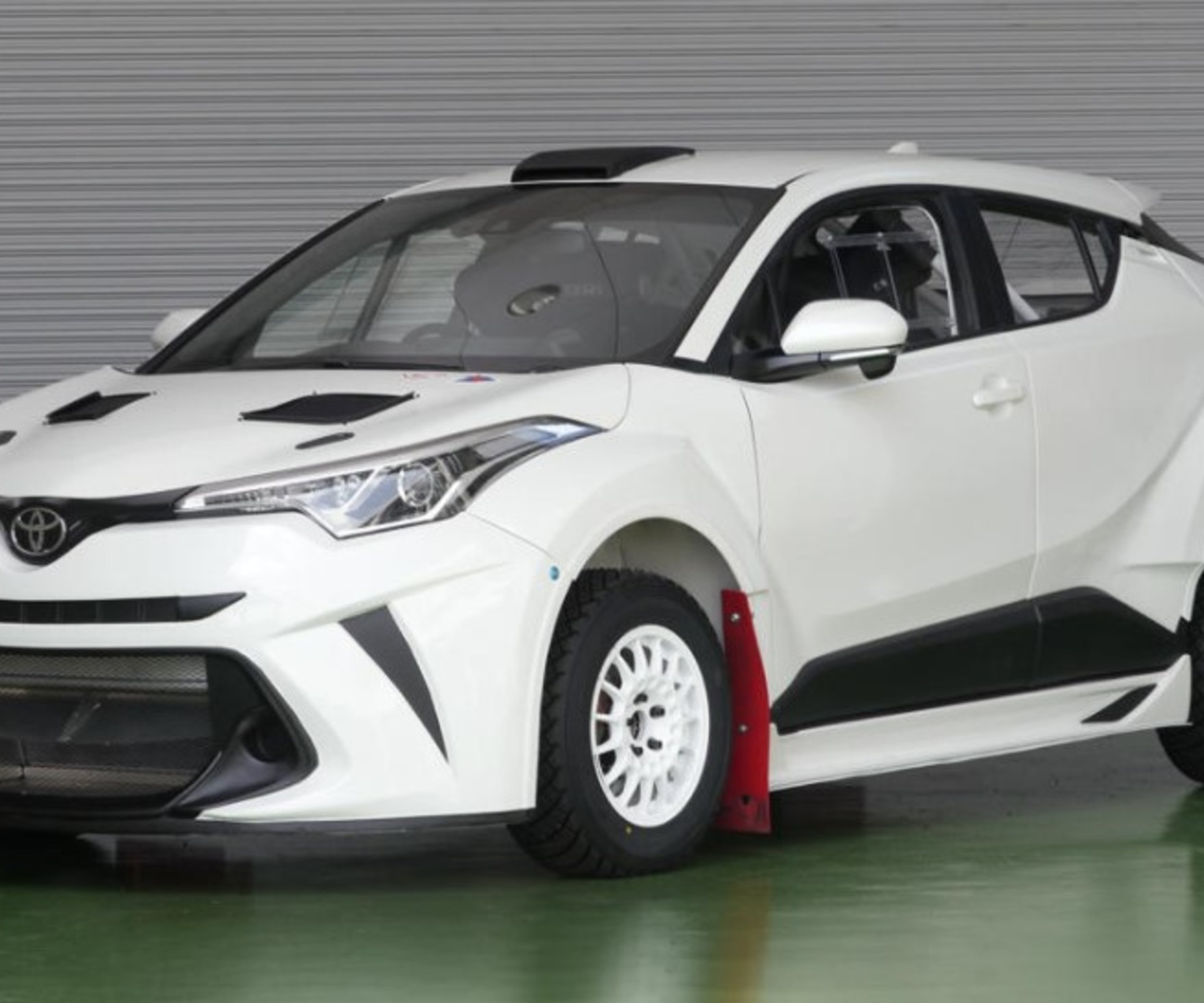 Крошечный кроссовер Toyota C-HR превратили в 367-сильный ралли-кар — Motor