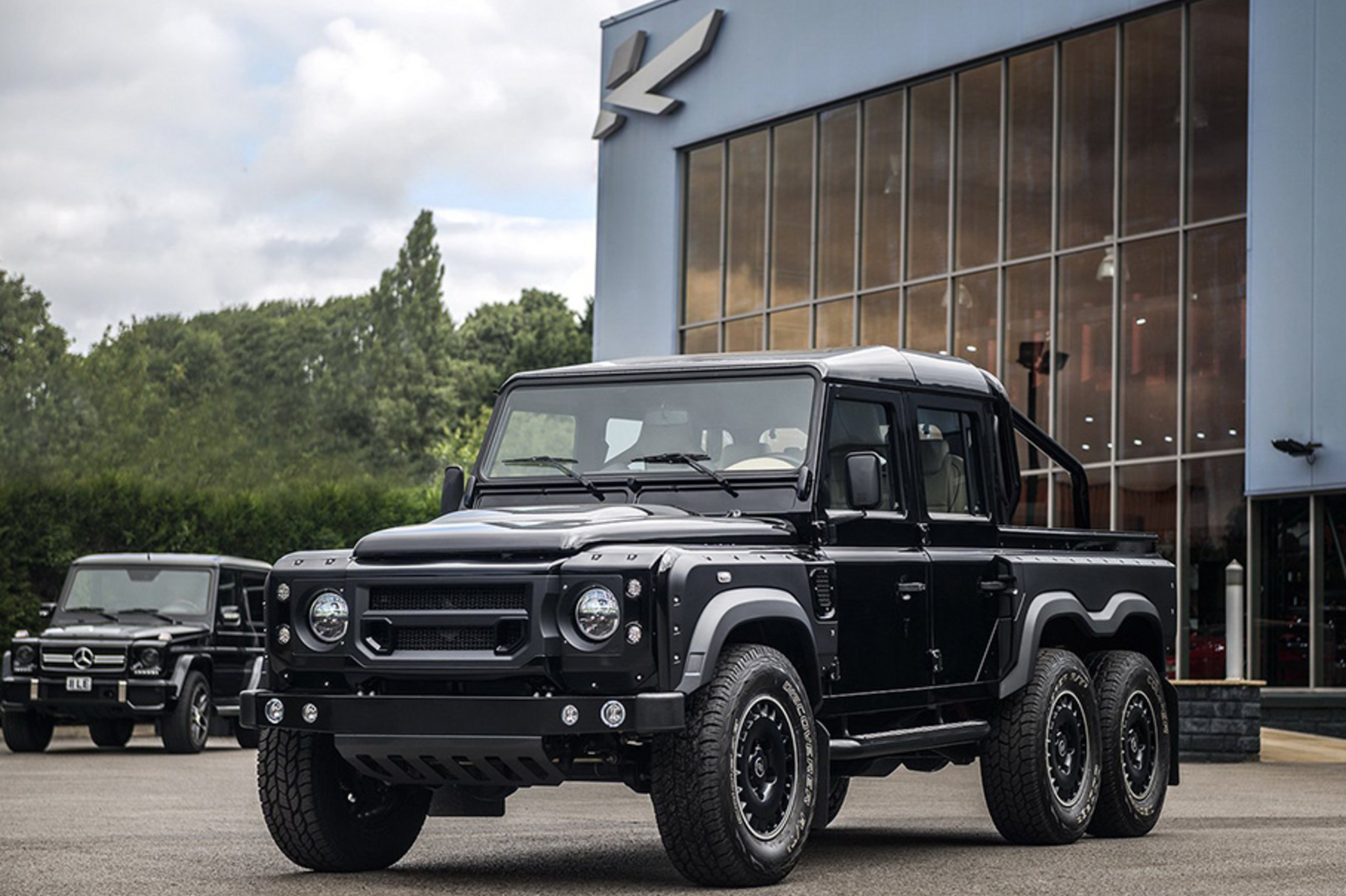 Шестиколесный Land Rover Defender продают за 19 миллионов рублей — Motor