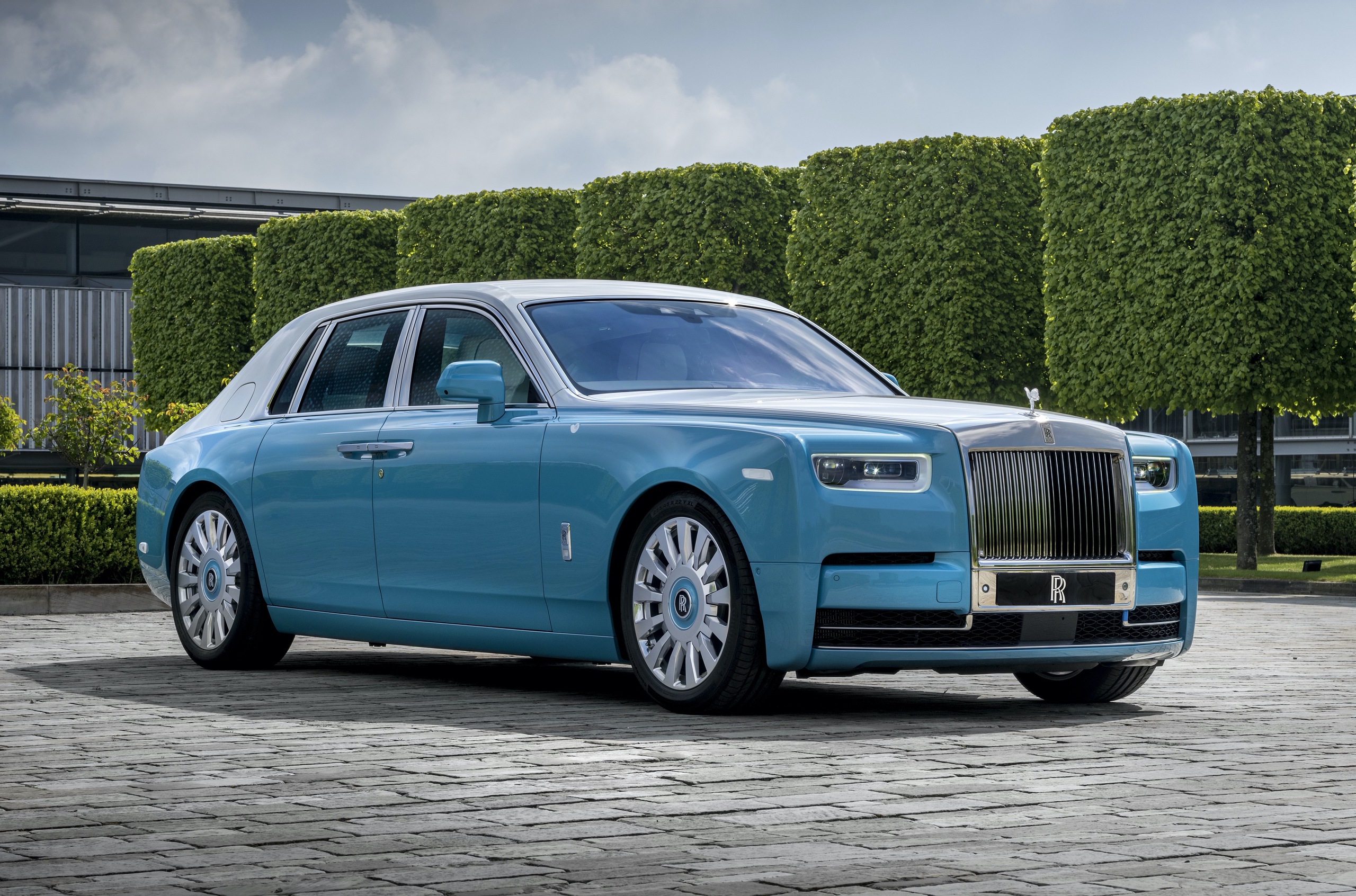 Rolls-Royce представил три эксклюзивных Phantom: жемчуг, золото и Восток —  Motor