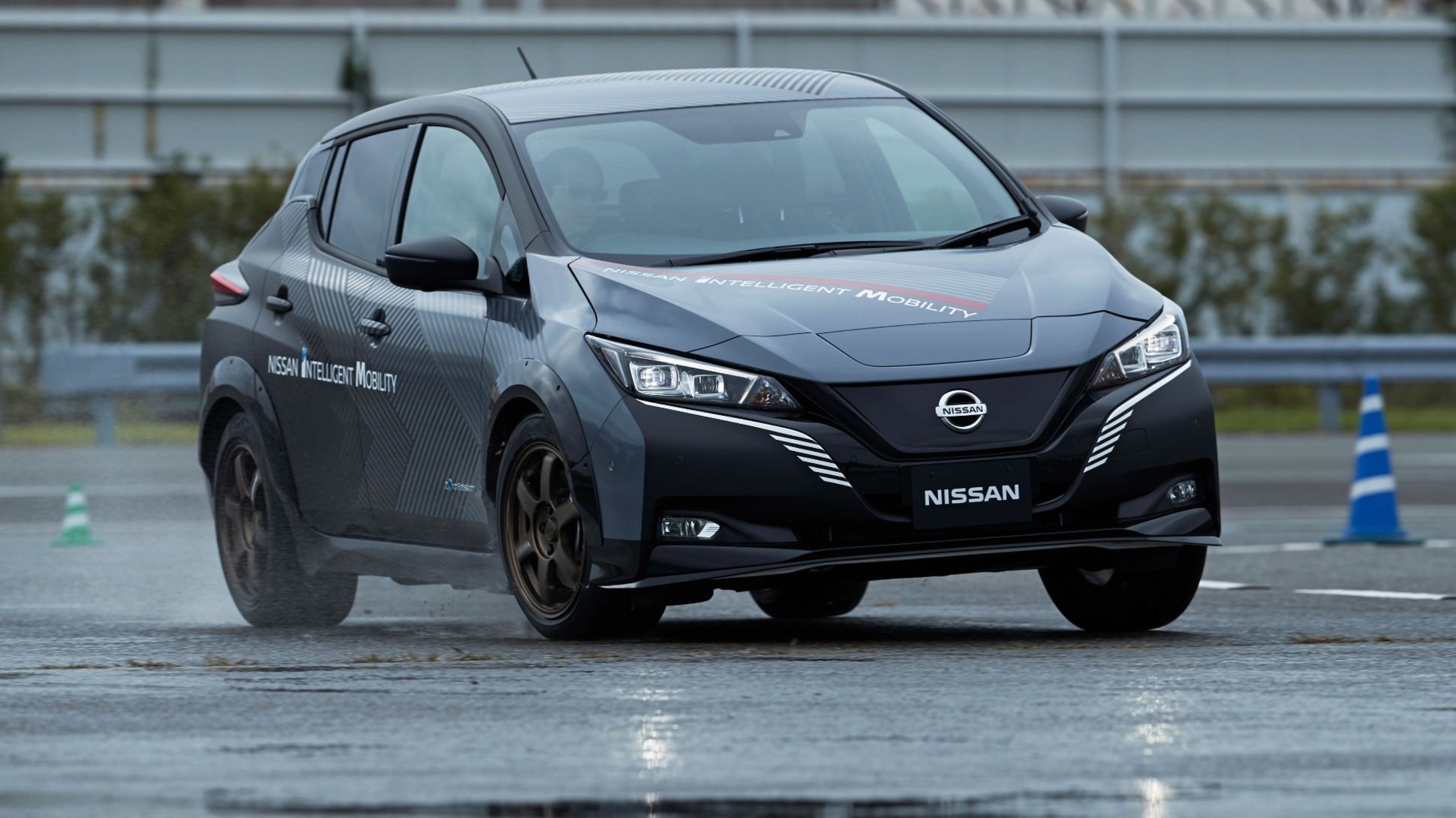 Nissan сделал электромобиль Leaf полноприводным — Motor