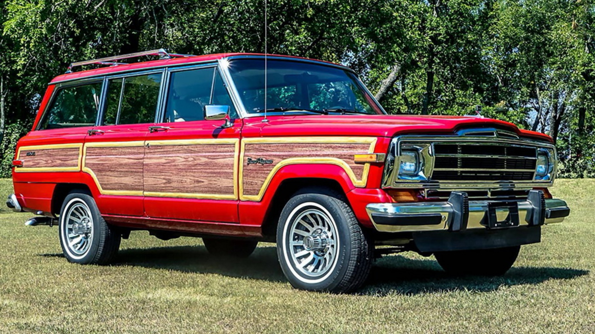 Посмотрите на винтажный Jeep Wagoneer с 700-сильным V8 Hellcat — Motor