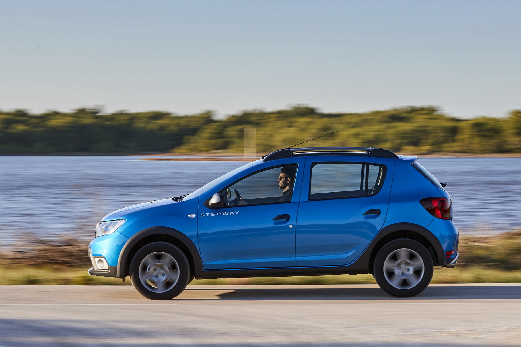 Renault sandero stepway 2020. Сандеро степвей 2020. Сандеро степвей 2013. Дачия Сандеро степвей. Рено бюджетные модели.