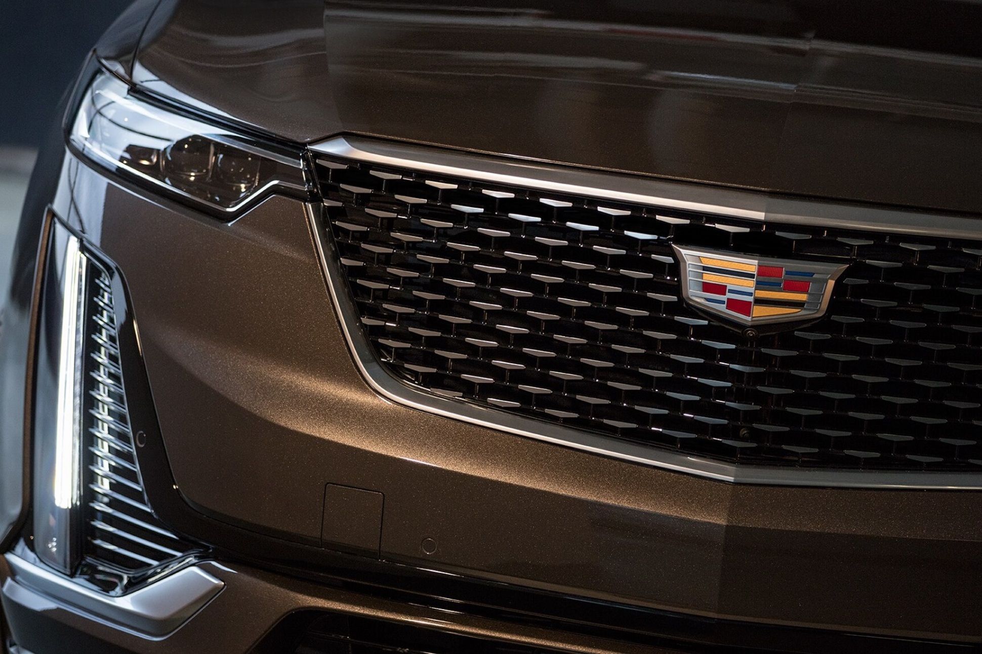 Cadillac объяснил расположение значка на решётке — Motor