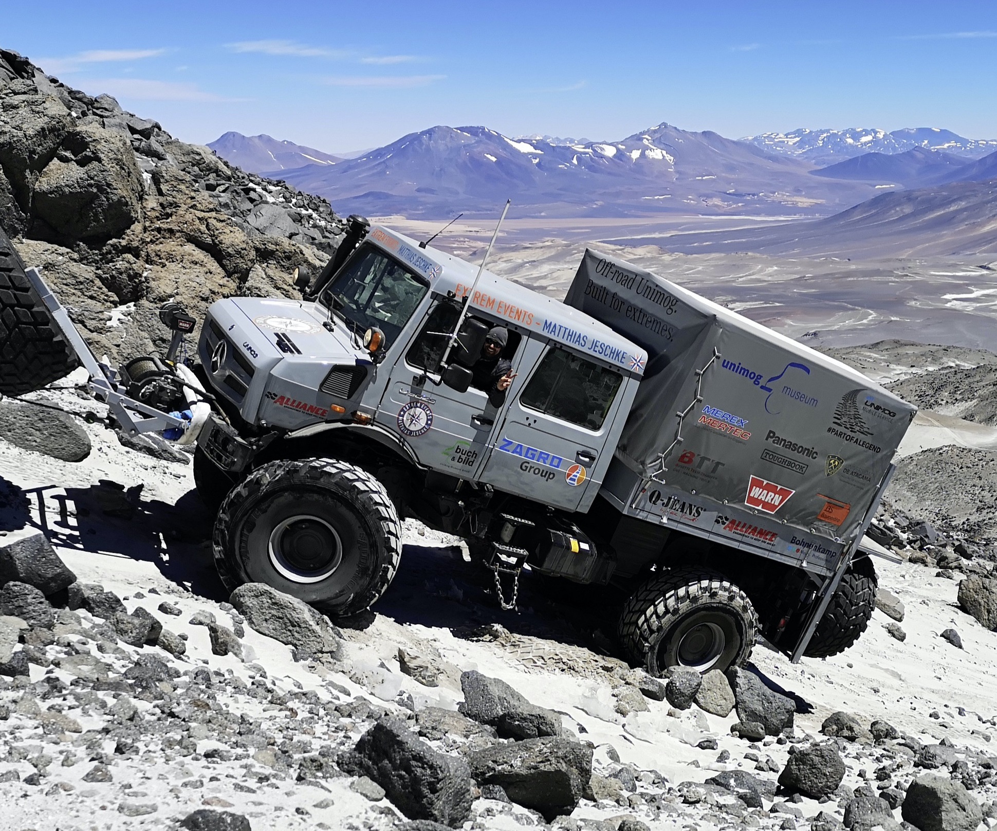 Вездеход Unimog заехал на рекордную для автомобилей высоту — Motor