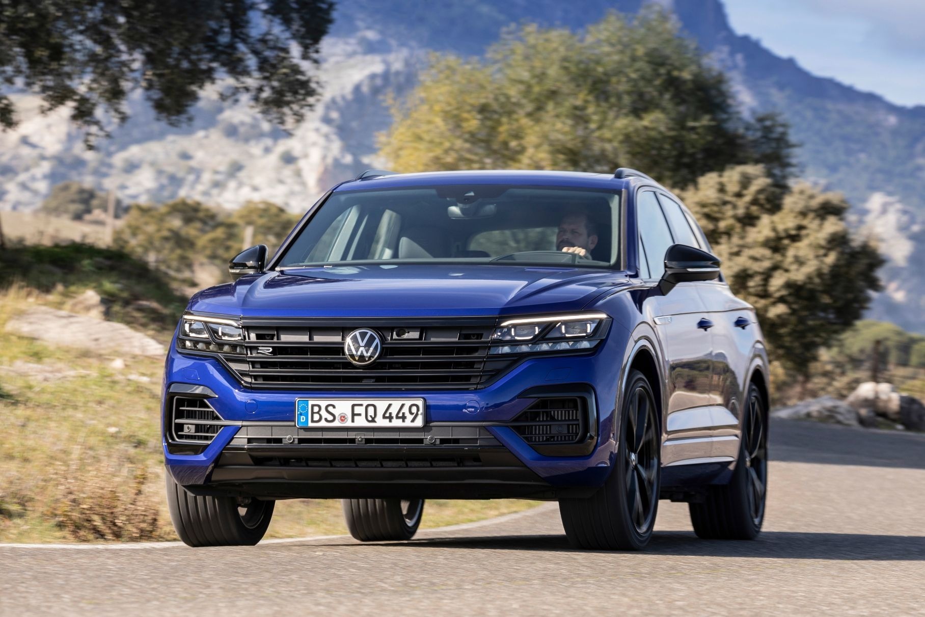 Самый мощный Volkswagen Touareg R подключили к розетке — Motor