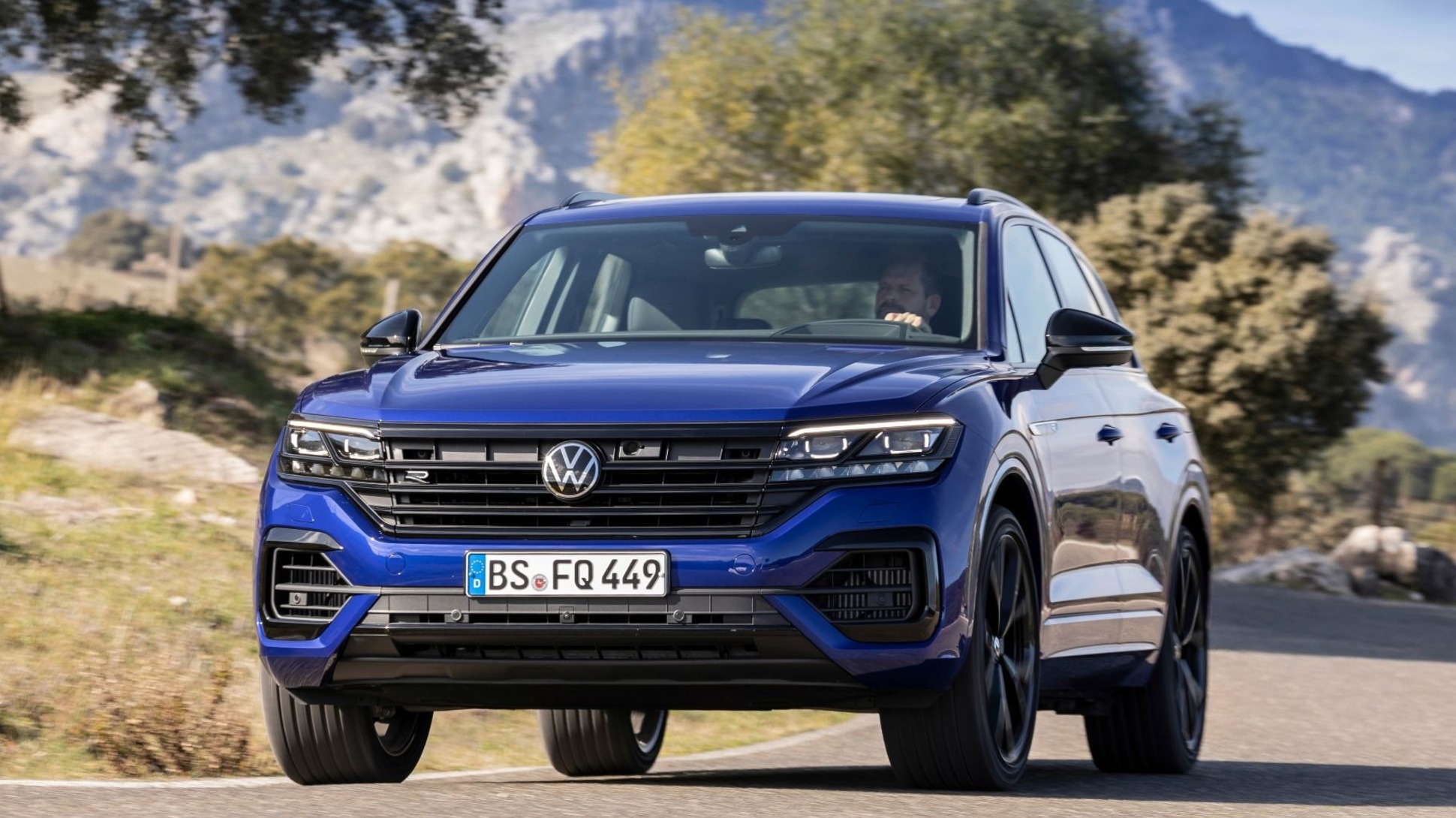 Самый мощный Volkswagen Touareg R подключили к розетке — Motor