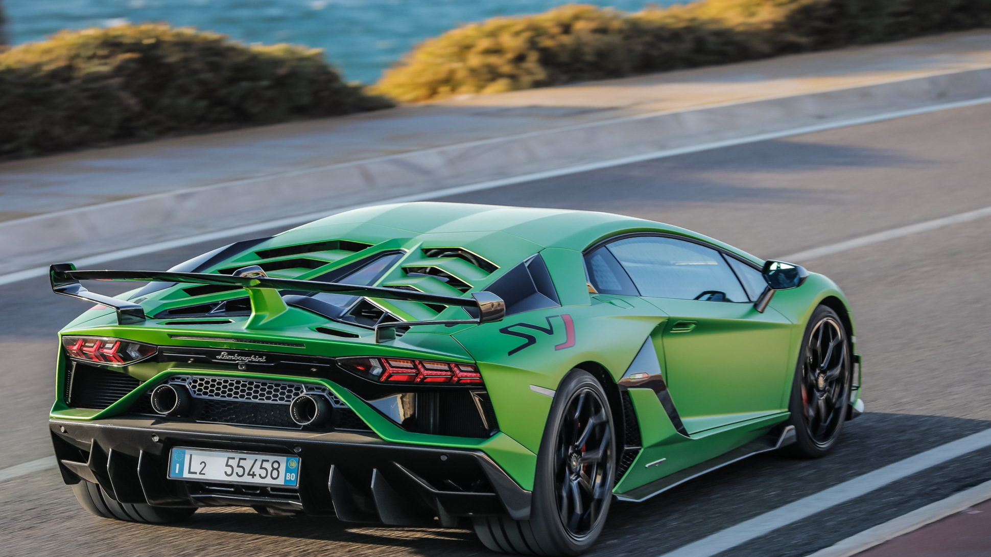 Lamborghini Aventador двери