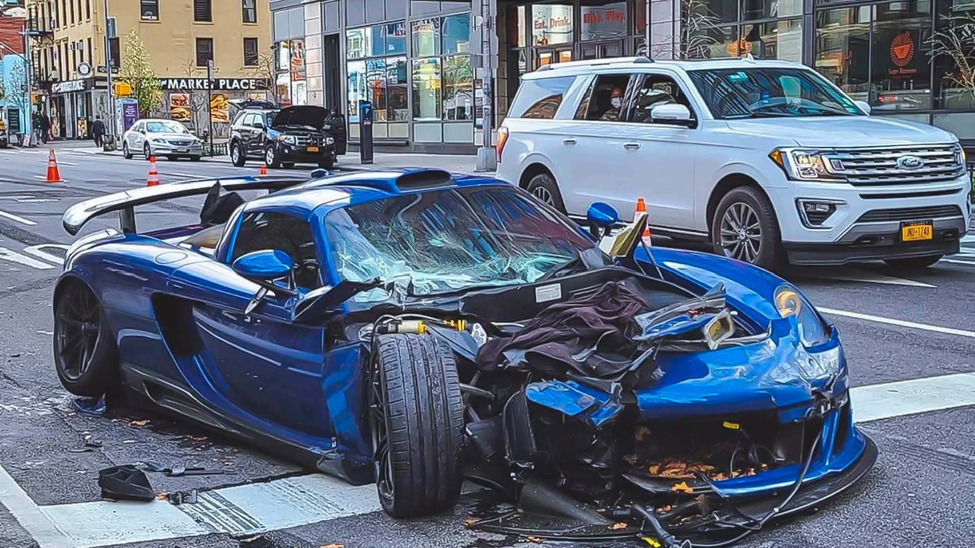 Почему коллекционный Porsche Carrera GT так часто бывает в авариях? —  Читальный зал — Motor