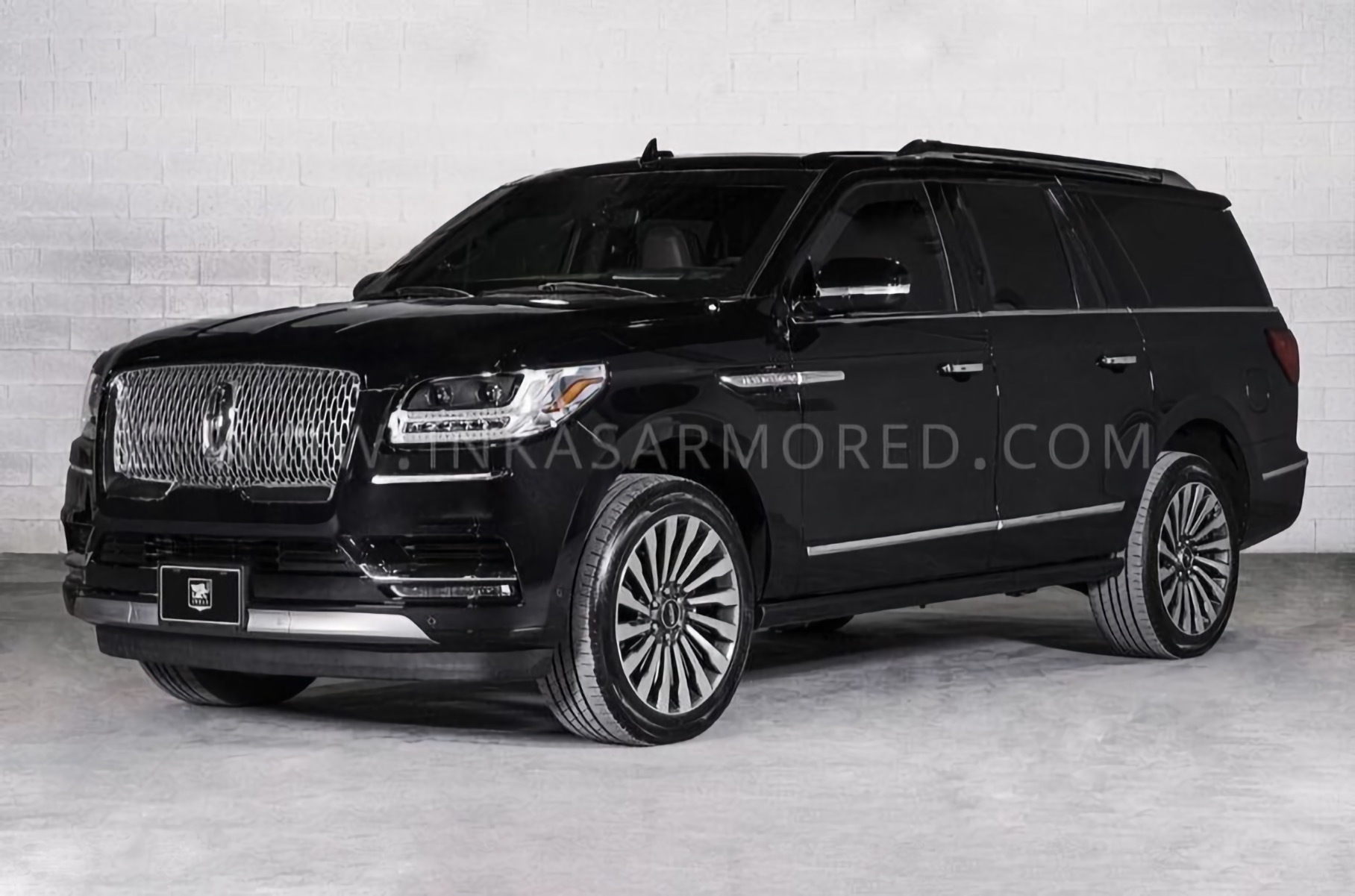 Новый Lincoln Navigator защитили от пуль и подрывов гранат — Motor