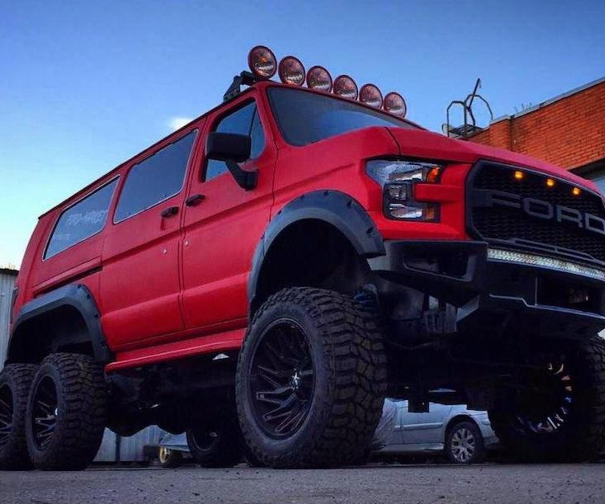 Форд 3 оси. Ford f 450 american force. Hennessey velociraptor 6x6. Форд раптор 6 на 6. Форд 3 оси.