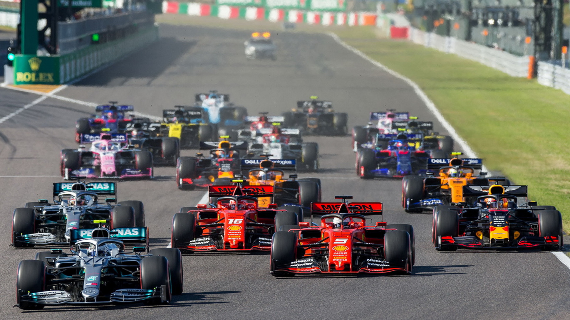 Все машины Формулы 1 2023 года на трассе. Фото