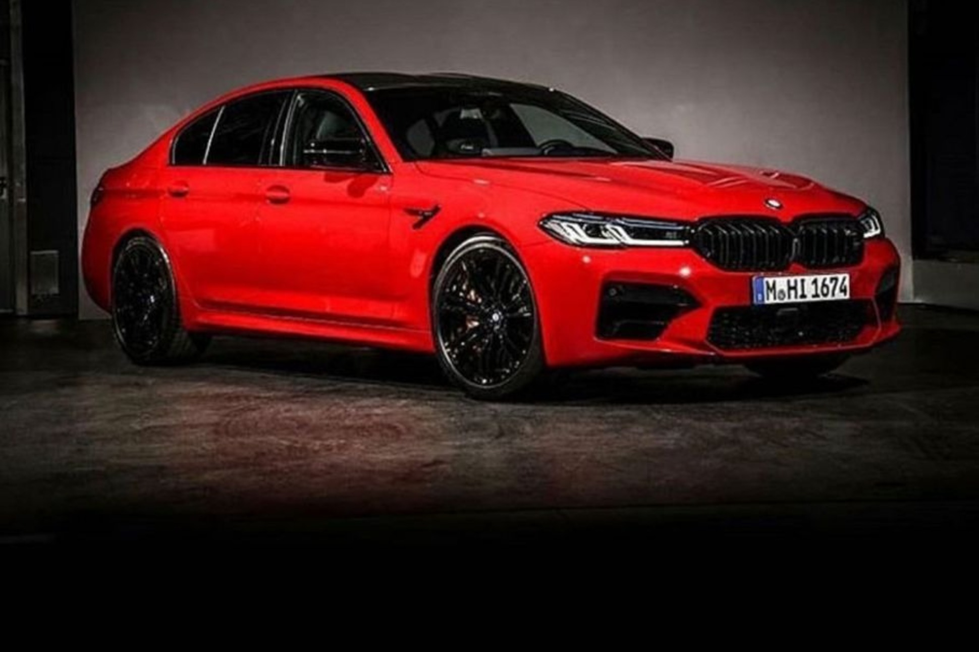BMW m5 f90 красная