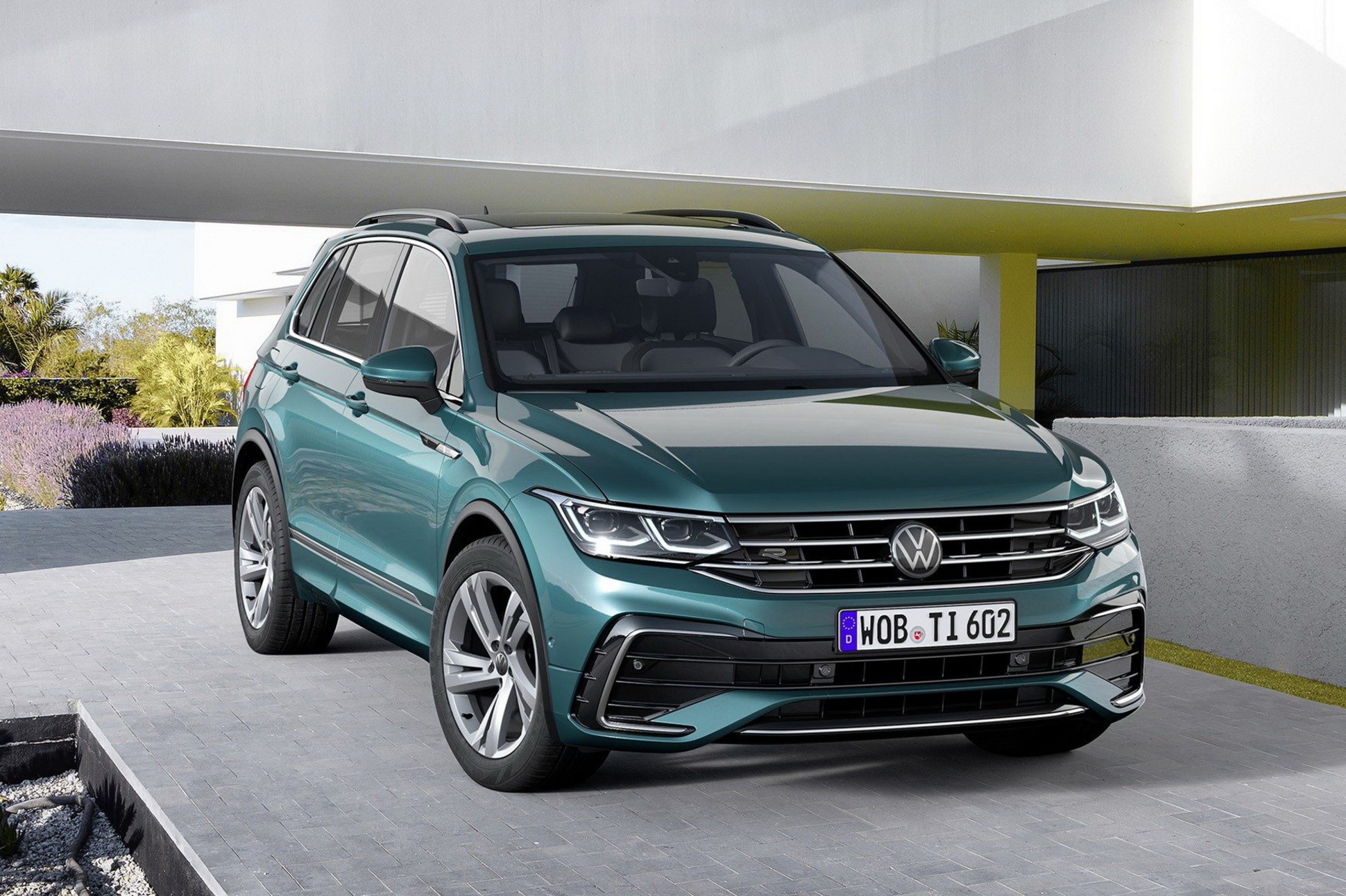 Обновленный Volkswagen Tiguan: «цифровой» интерьер, R-версия и заряжаемый  гибрид — Motor