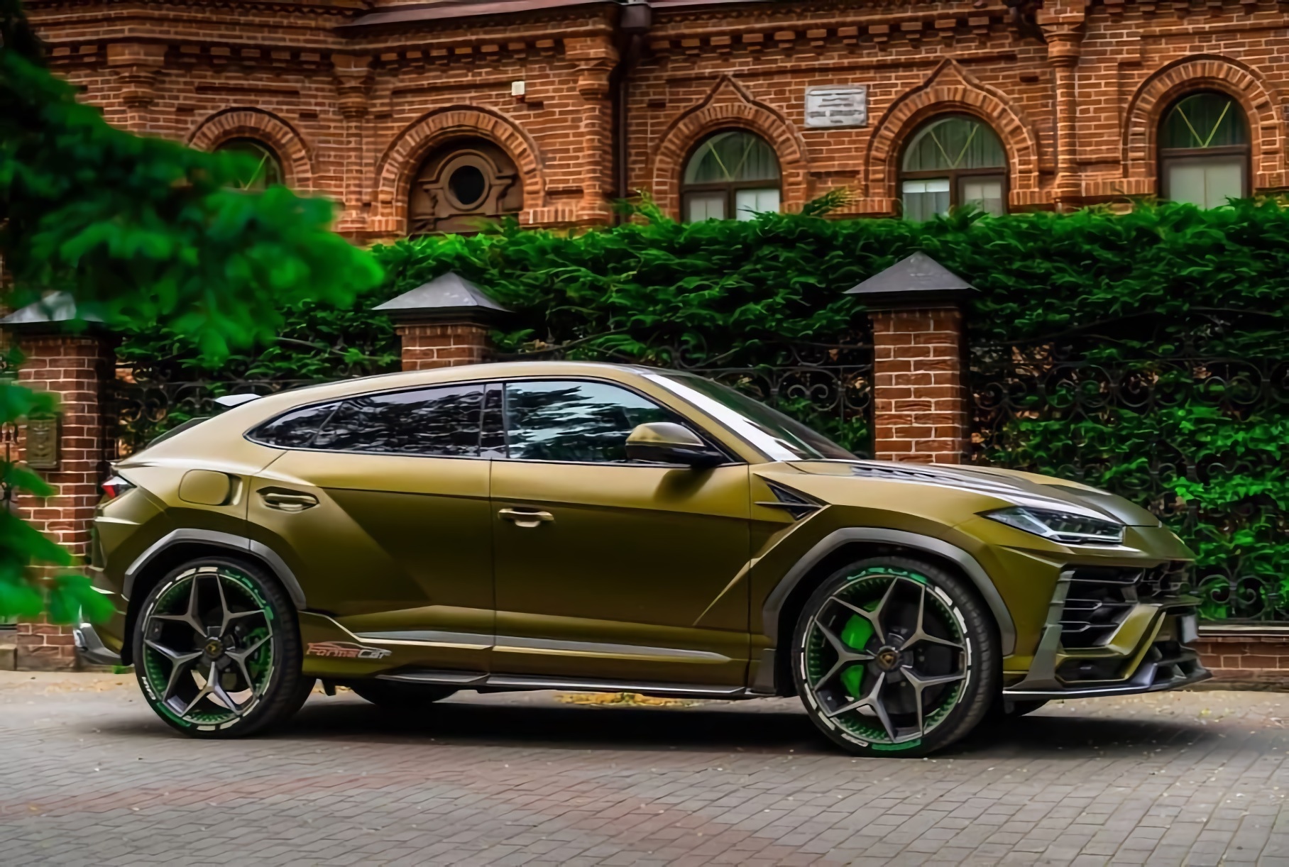 В России продают один из самых дорогих в мире Lamborghini Urus — Motor