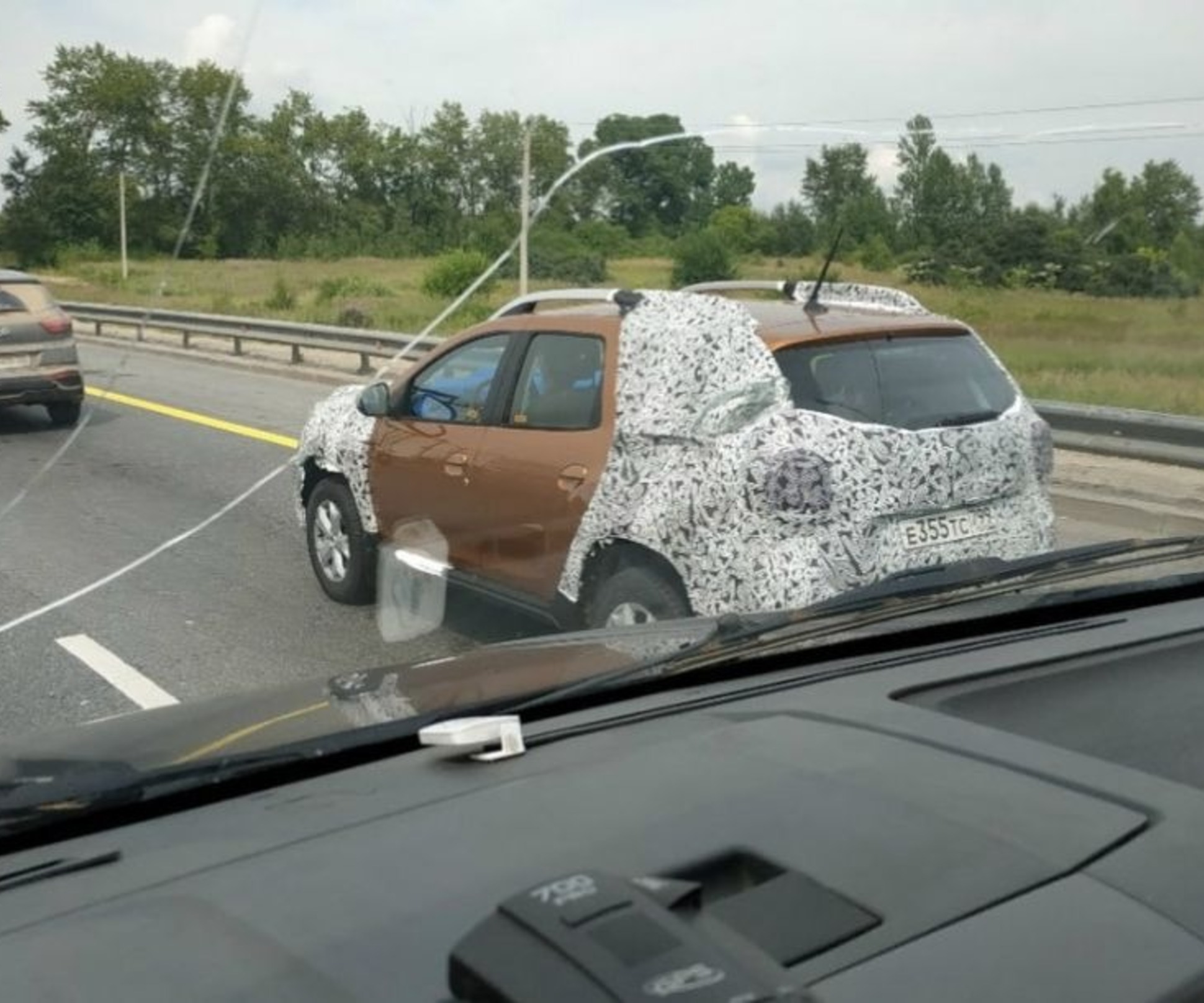 На дороге сфотографировали новый Renault Duster для России — Motor