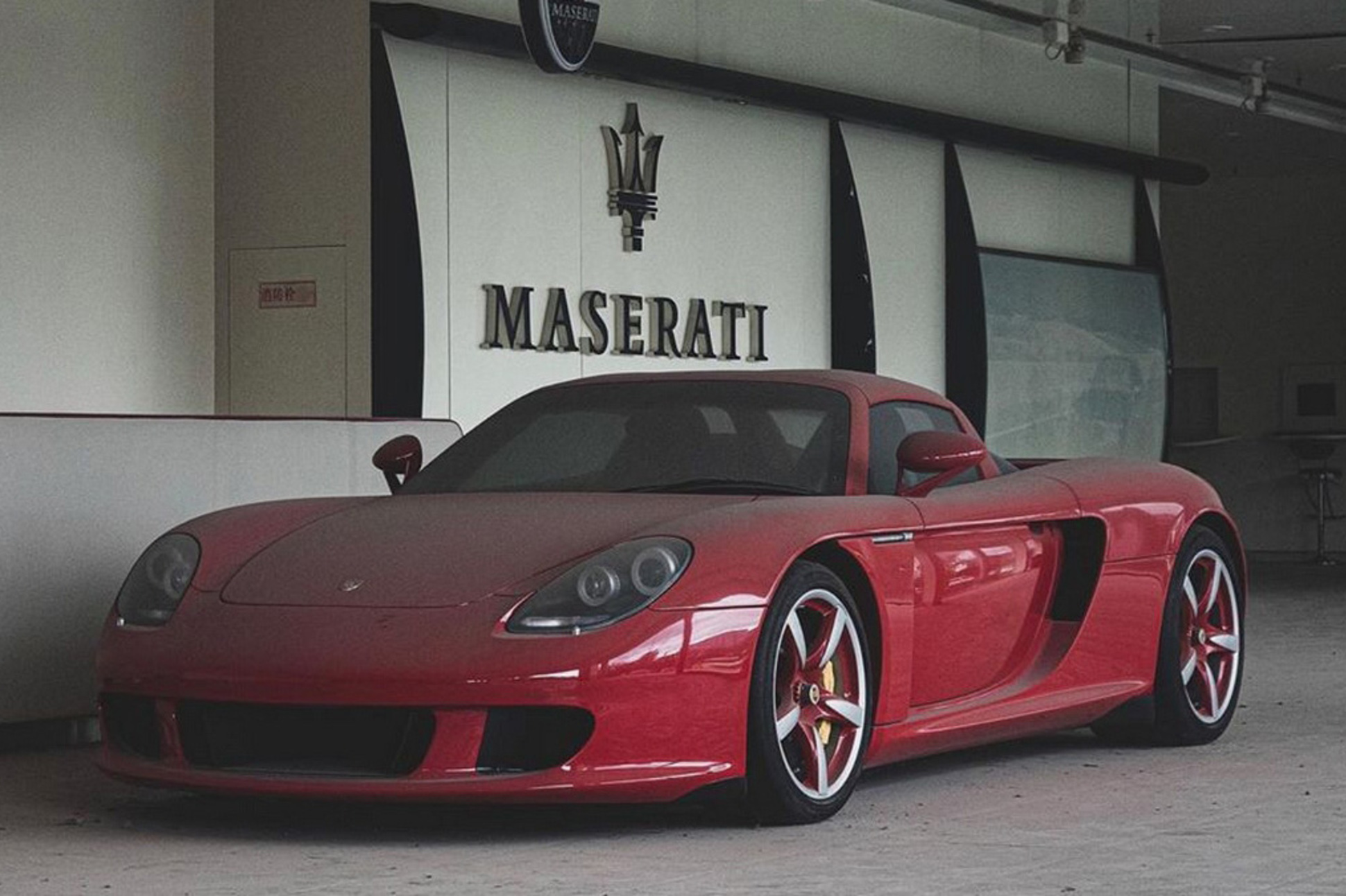 В Китае обнаружили уникальный Porsche Carrera GT — Motor