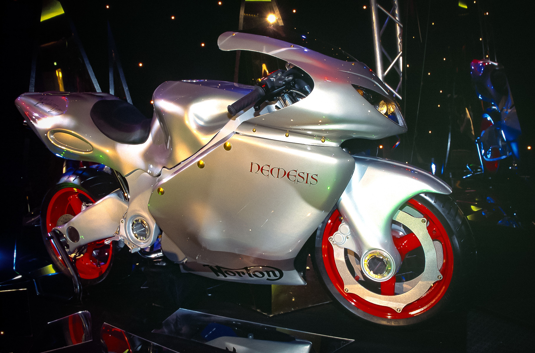 Мотоцикл Norton Nemesis 2000 обзор