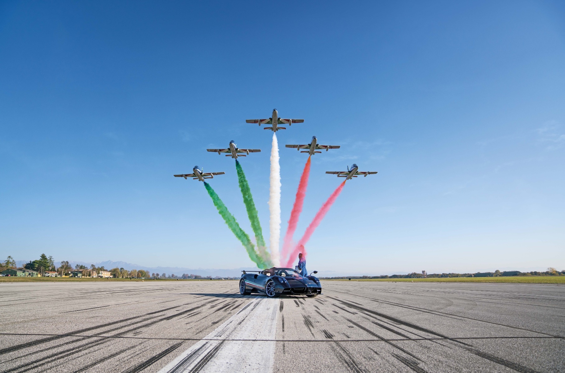 Суперкар Pagani Huayra Tricolore посвятили итальянским летчикам-асам