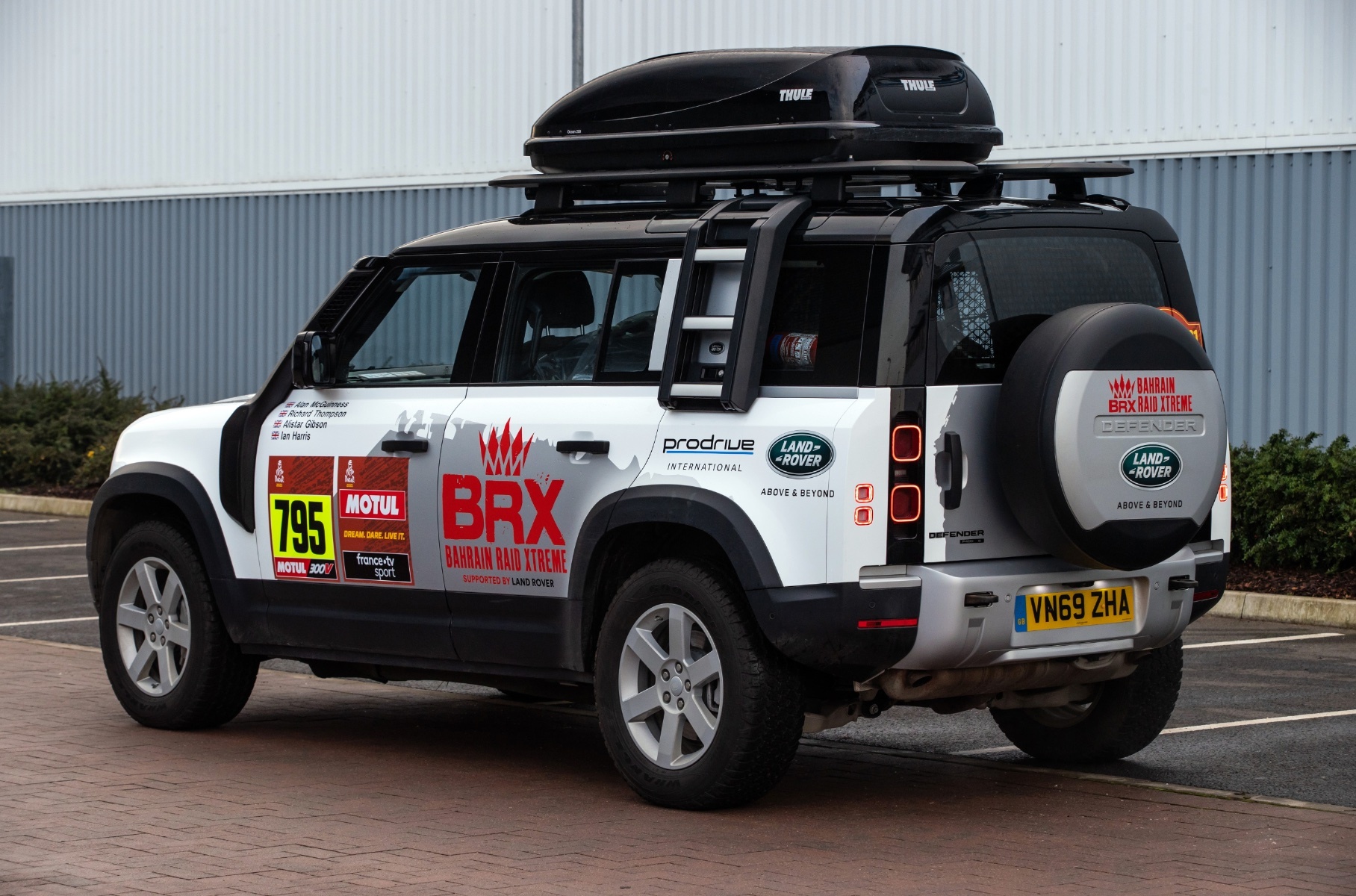 Land Rover вновь примет участие в «Дакаре»