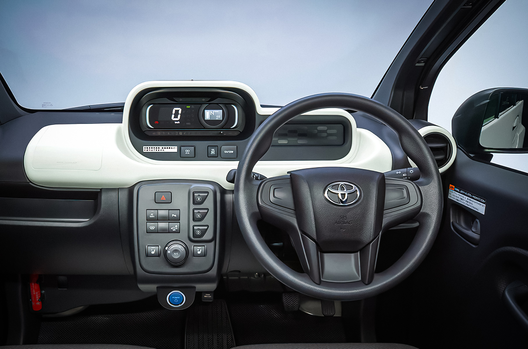 Toyota выпустила крошечный электрокар. Он меньше, чем Smart