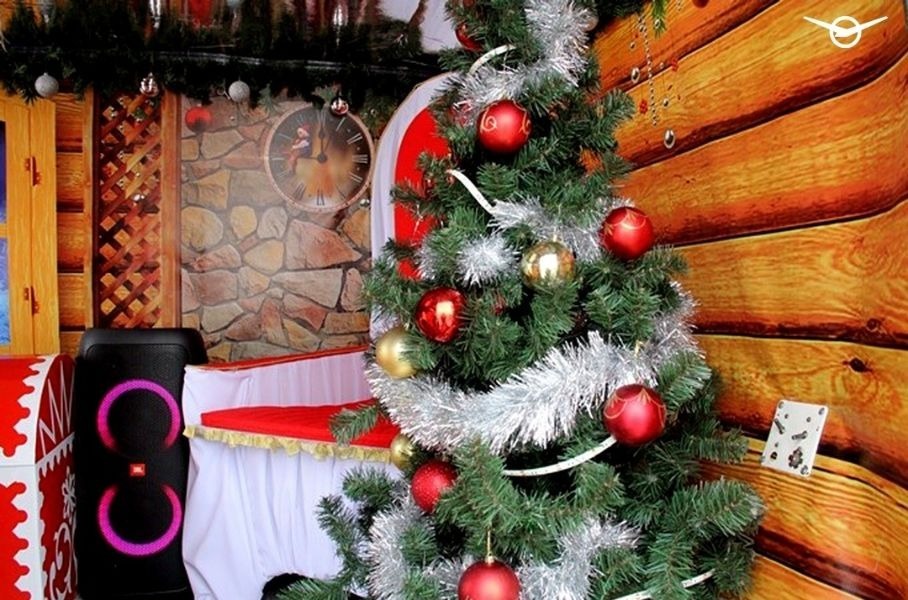 «Буханка» стала «мобильной усадьбой» Деда Мороза