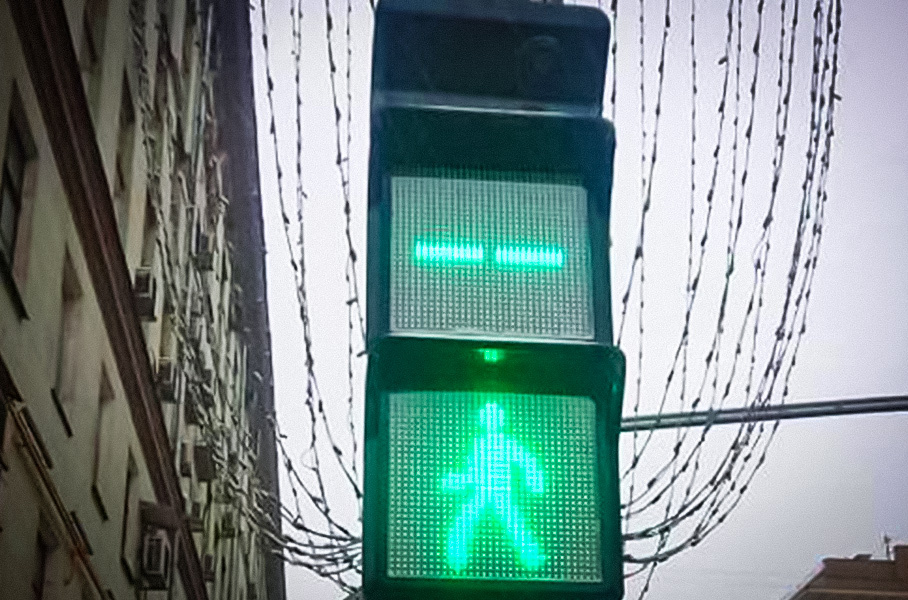 В Москве появились квадратные светофоры с инновационным функциями