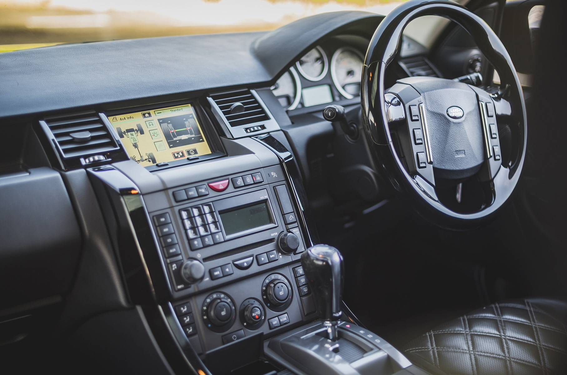 Range Rover Дэвида Бекхэма продали по цене нового УАЗ «Патриот»