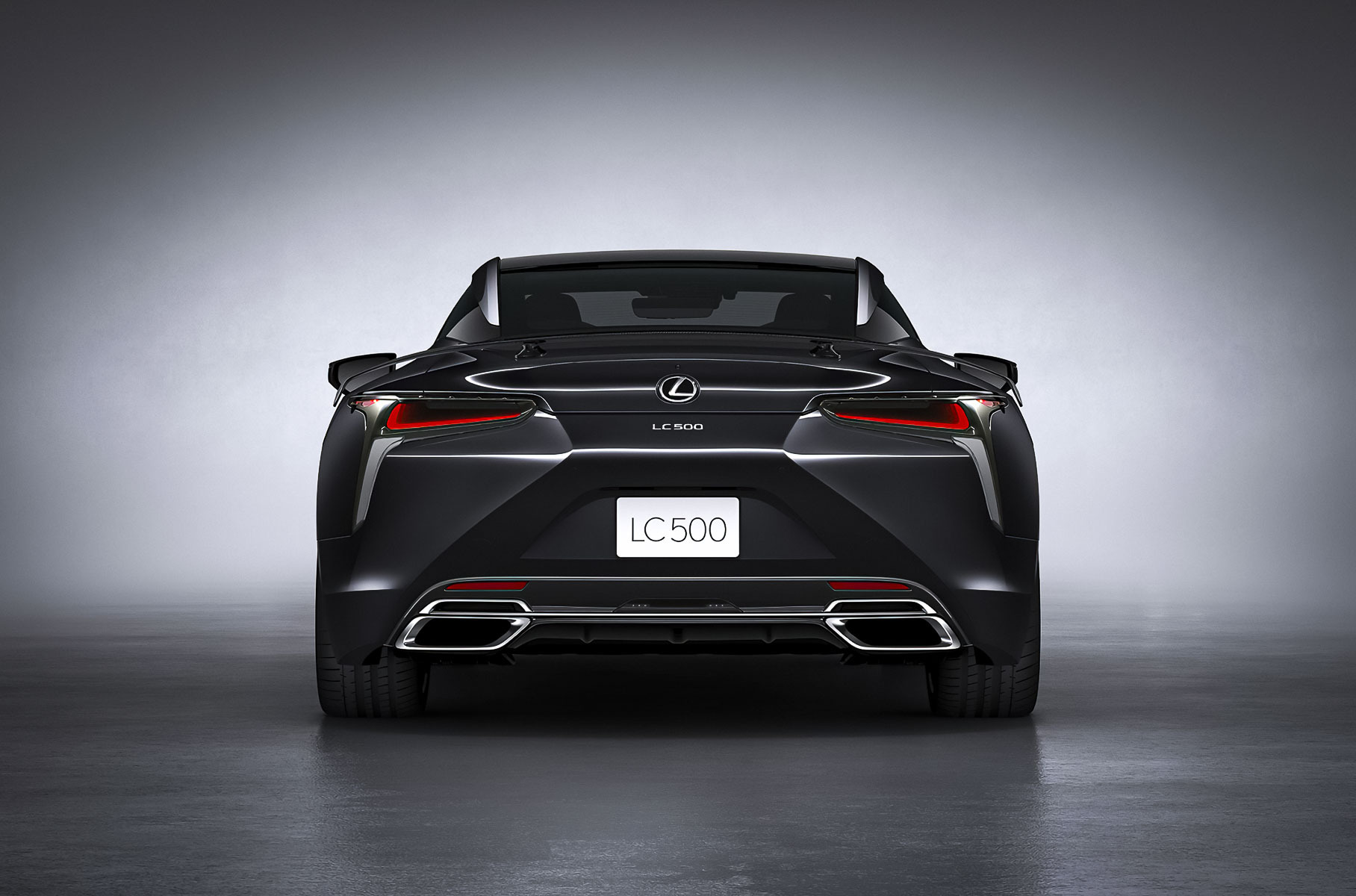 Lexus представил очень чёрный LC 500
