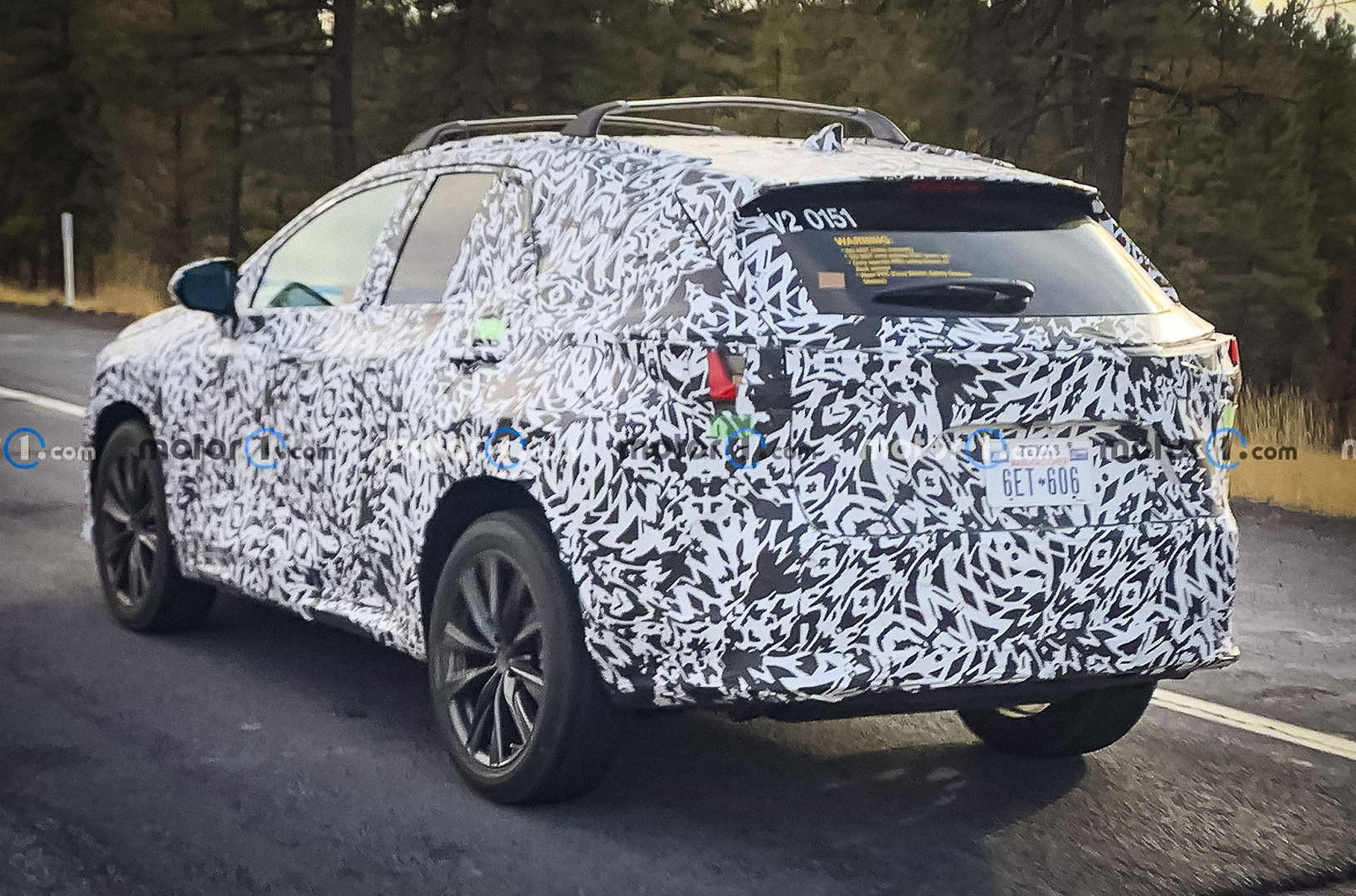 Lexus NX нового поколения впервые заметили на дороге