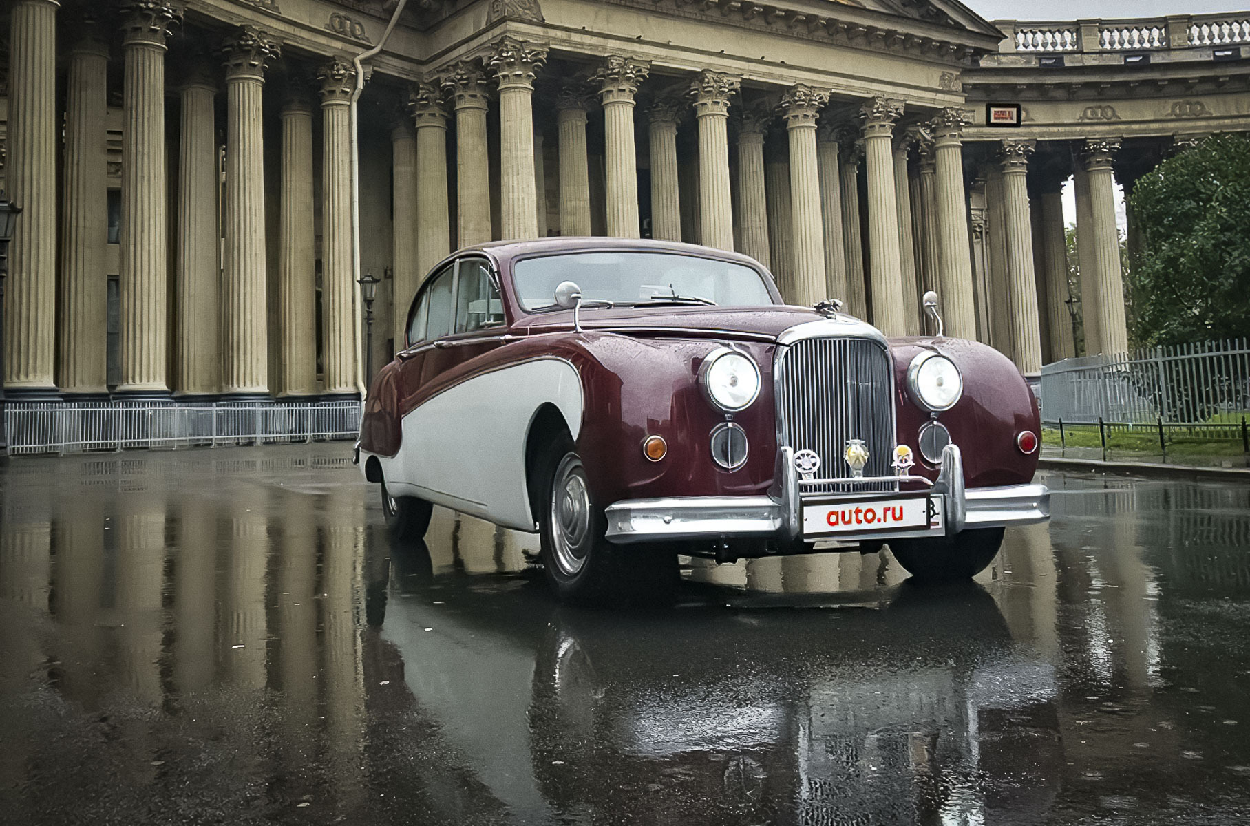 В России продают 61-летний правительственный Jaguar с крошечным пробегом за 10 миллионов рублей