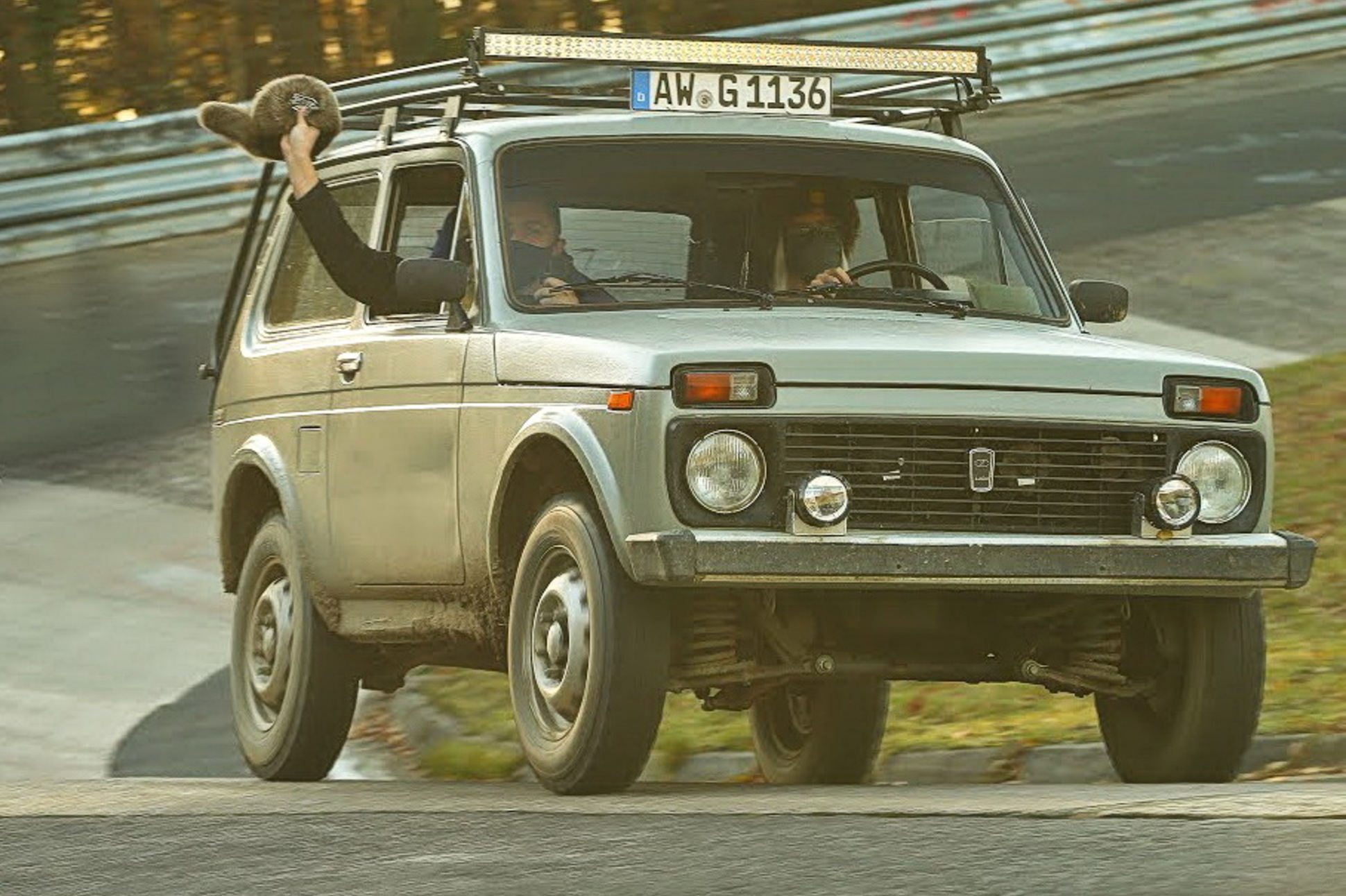     LADA 44 Black   