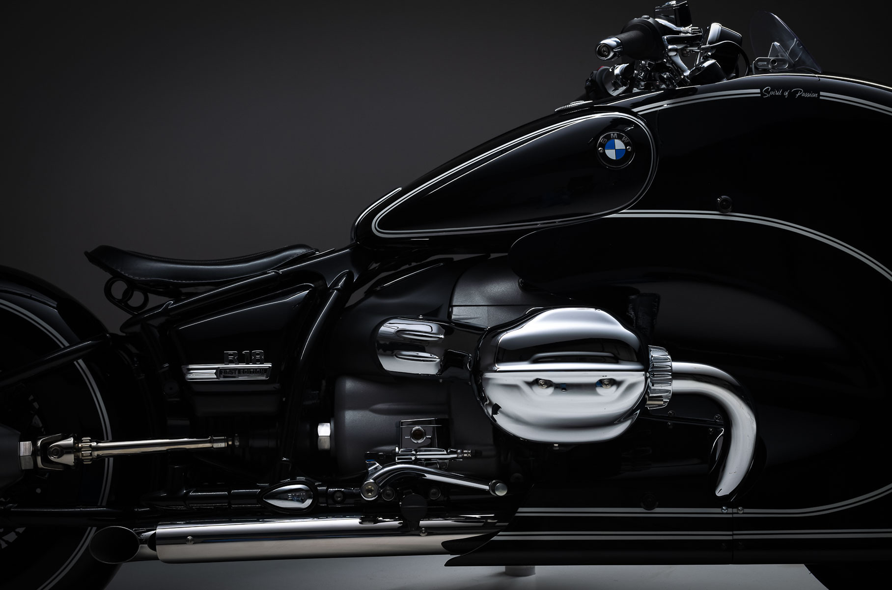 Одержимость BMW большими «ноздрями» добралась и до мотоциклов