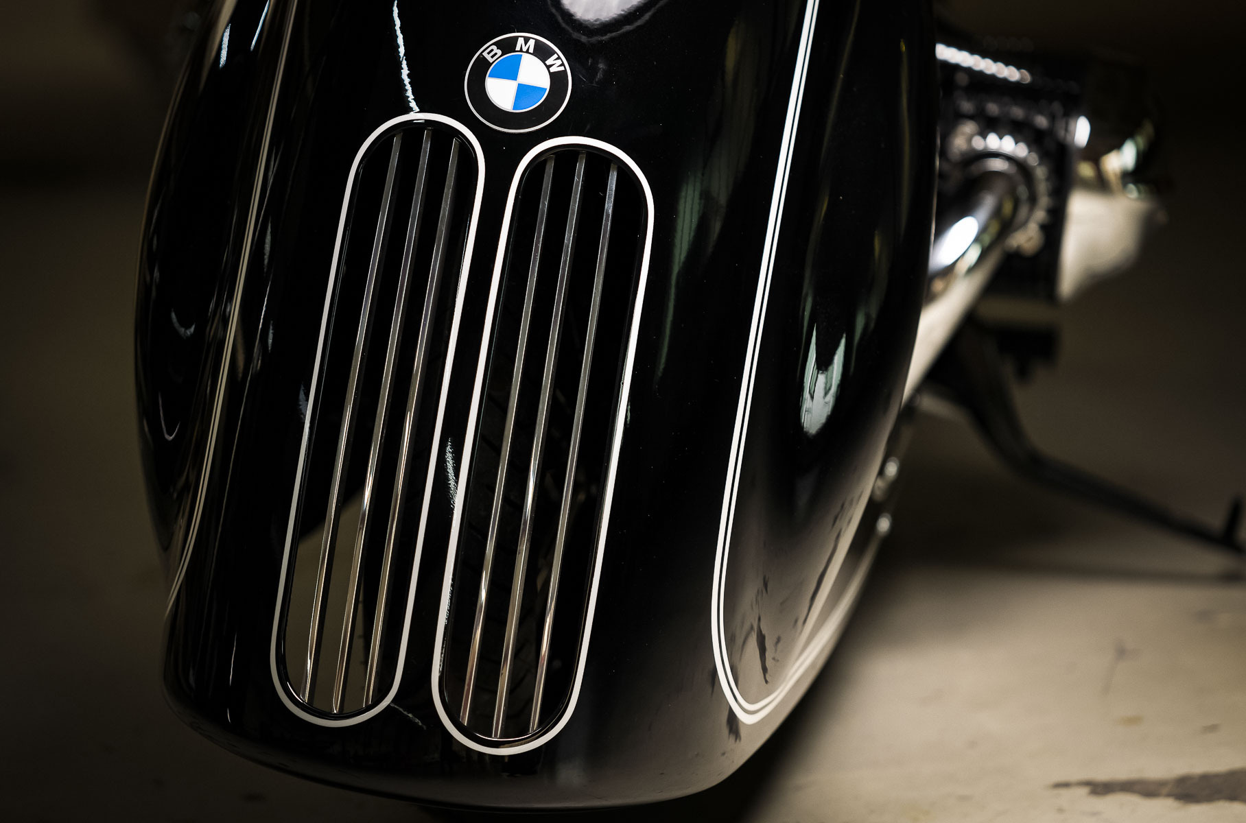 Одержимость BMW большими «ноздрями» добралась и до мотоциклов