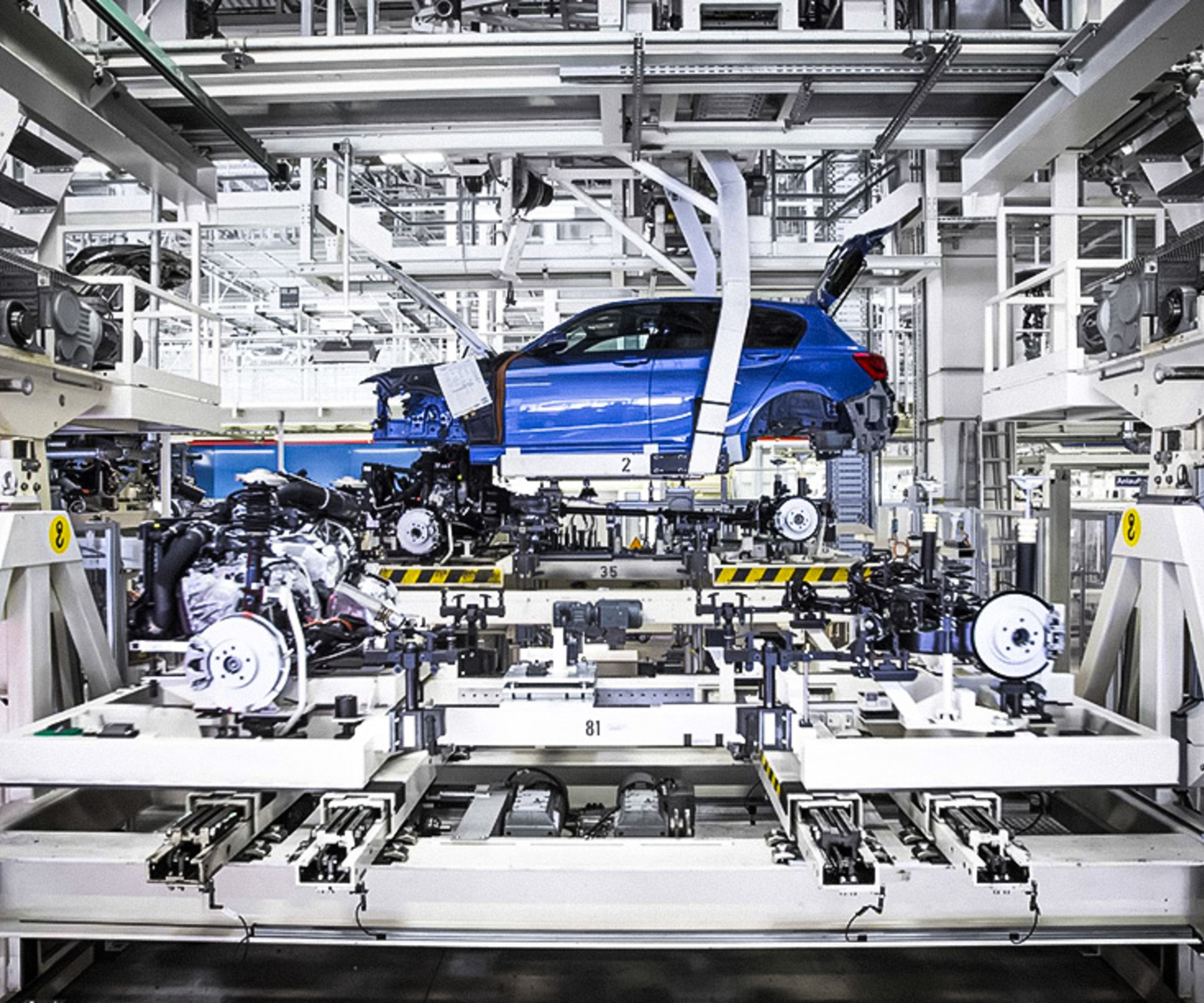 BMW переносит производство всех внедорожников в США