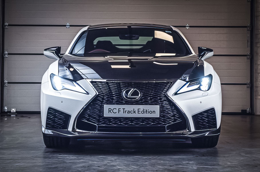 Lexus посвятил эксклюзивный RC F Track Edition Hakuji японскому фарфору