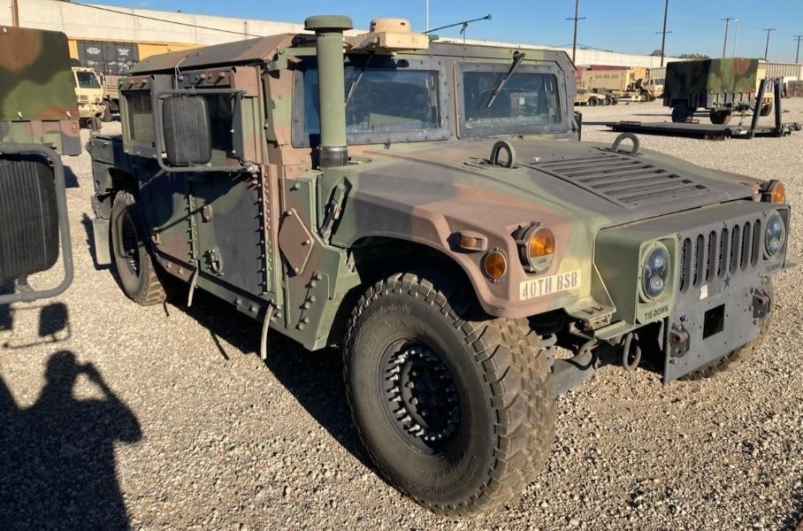 Угнанный с военного склада вездеход Humvee нашли в реке Лос-Анджелес