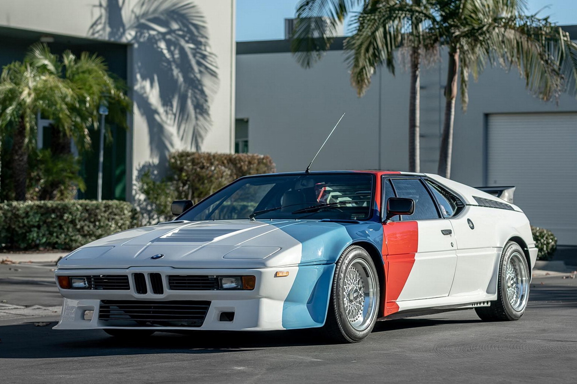 Среднемоторный BMW M1 звезды «Форсажа» продадут на аукционе — Motor