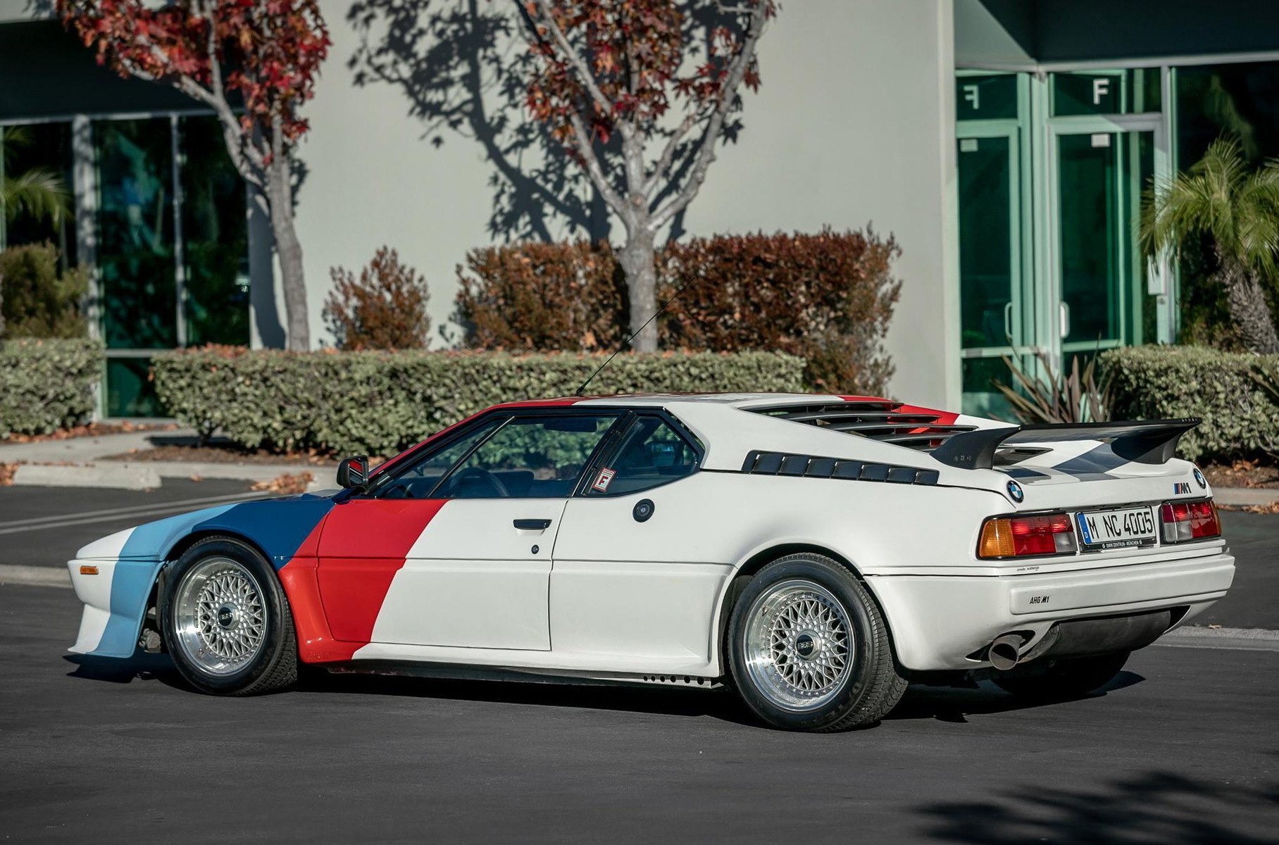 Среднемоторный BMW M1 звезды «Форсажа» продадут на аукционе