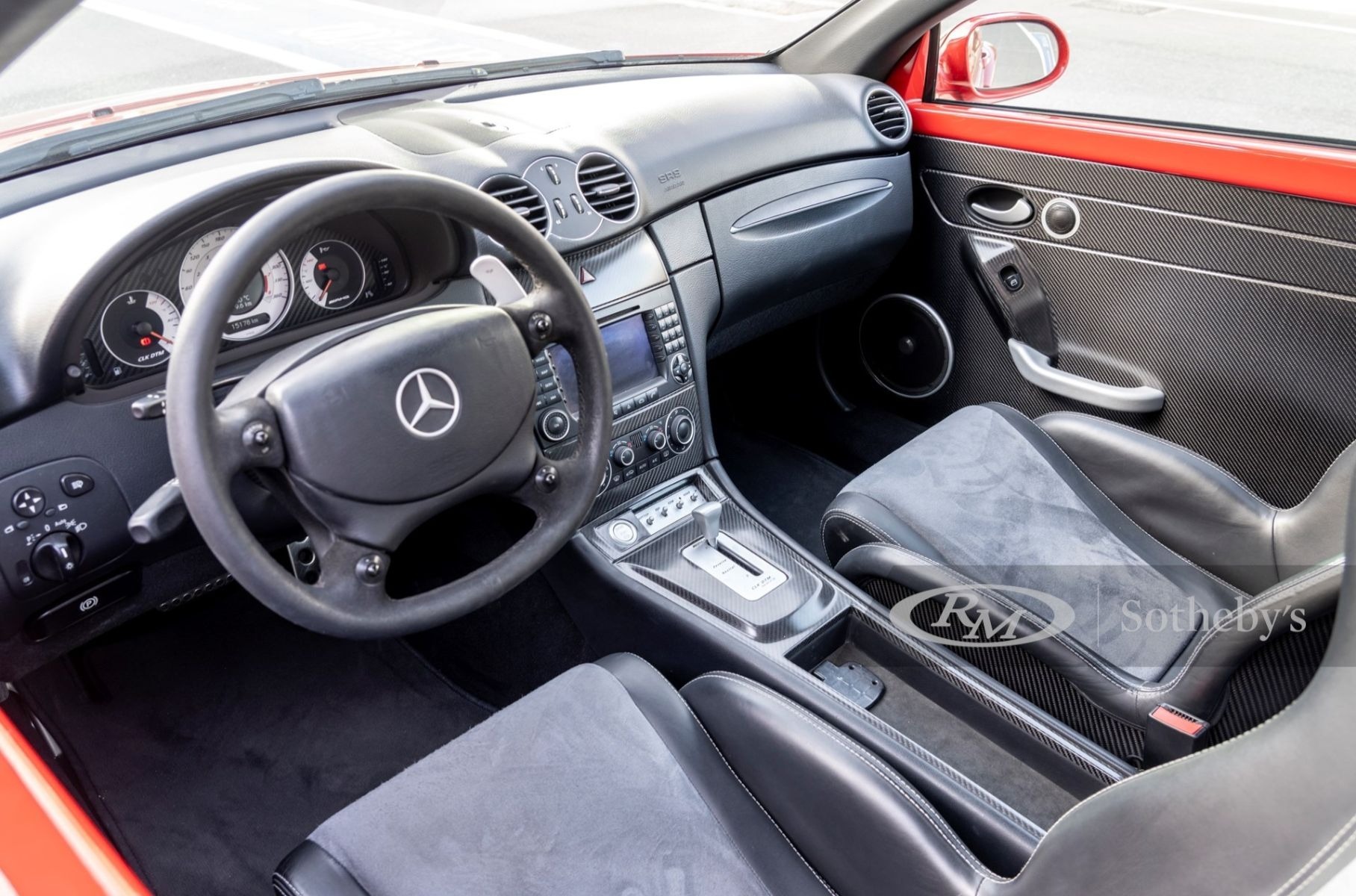 На продажу выставлен редкий кабриолет Mercedes-Benz CLK арабских шейхов