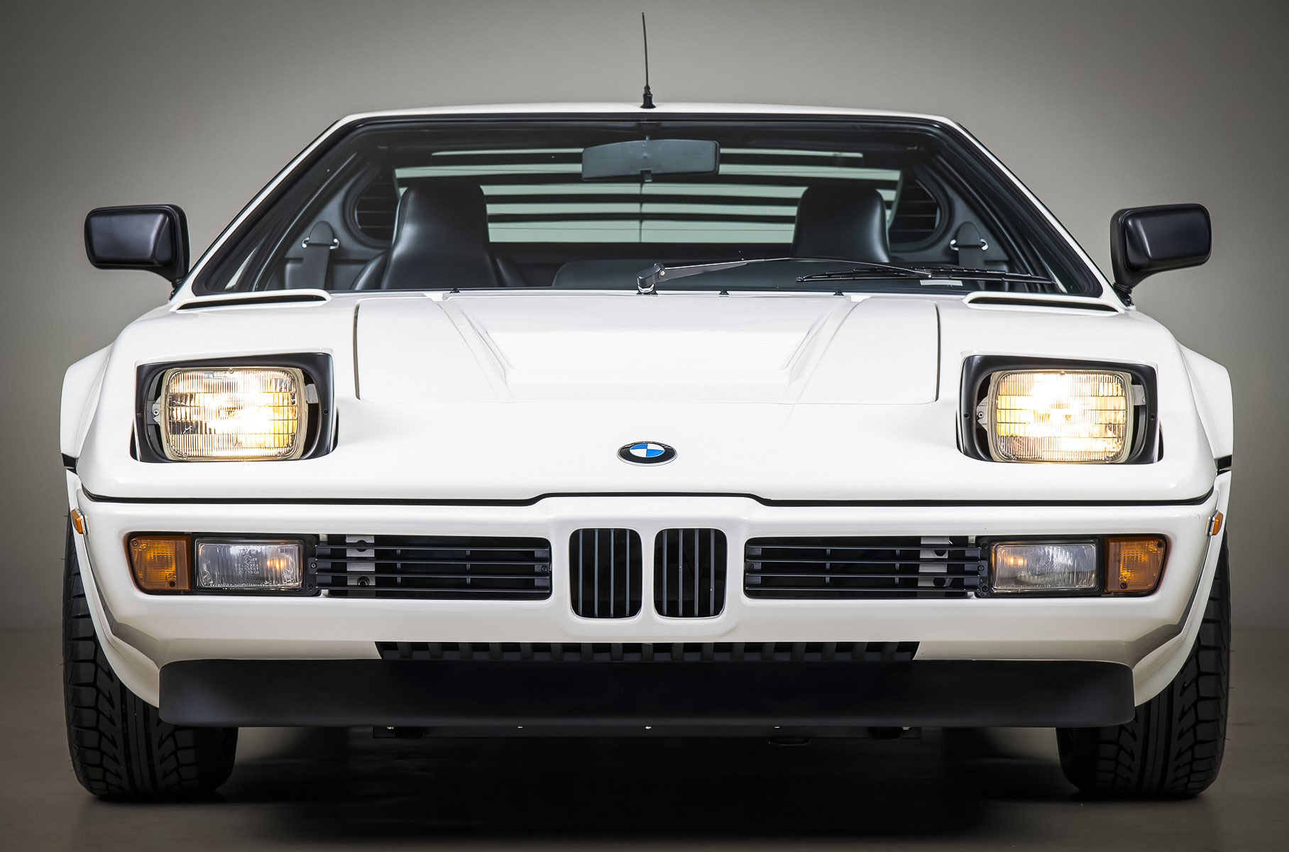Забытый на 20 лет в гараже редчайший BMW M1 пустят с молотка
