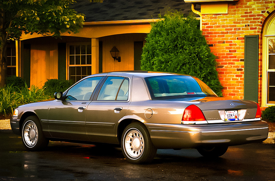 Коп в отставке: 30 лет славному Ford Crown Victoria